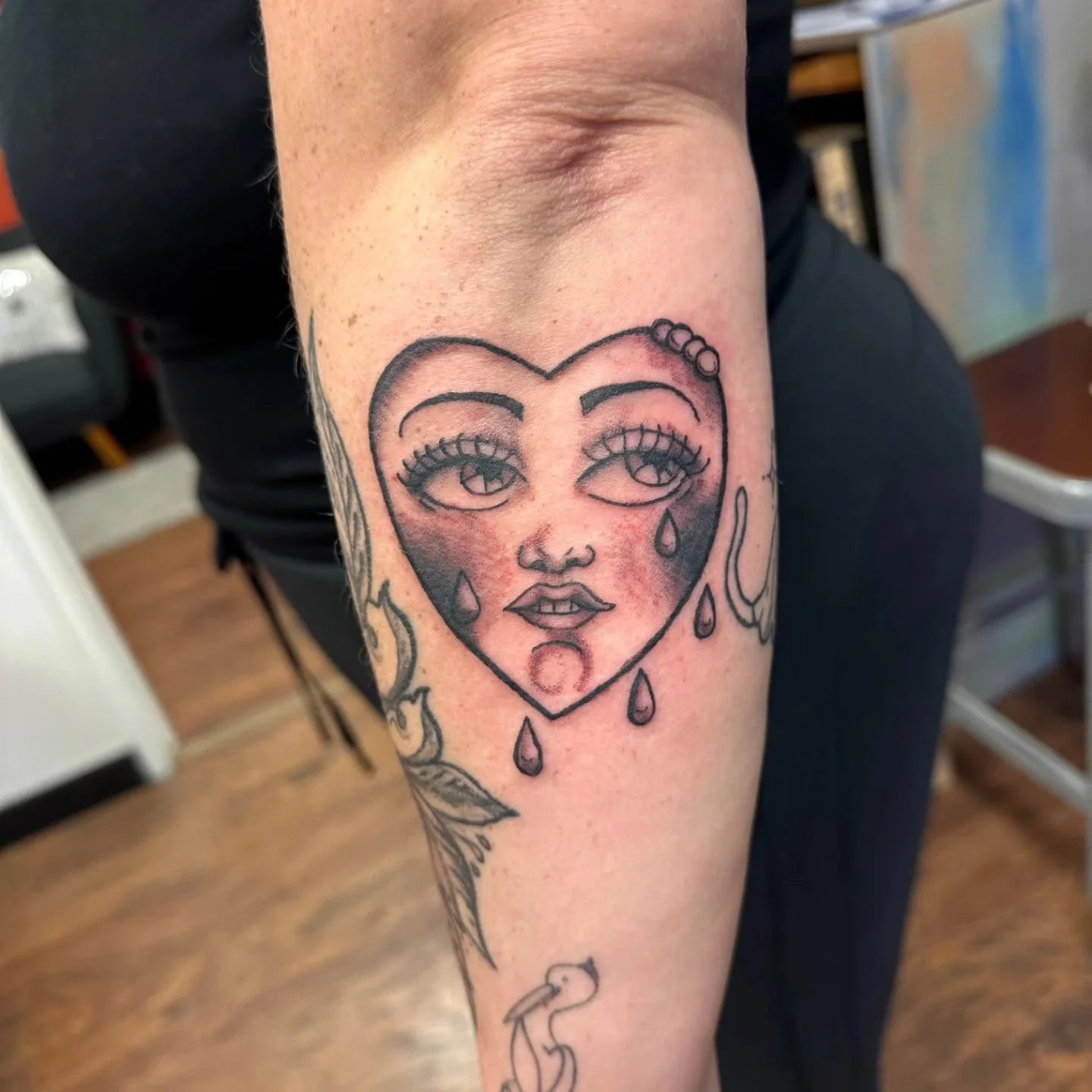 It's seasonal depression season, I think we're all feeling it, this melancholy heart for Lindsay is certainly feeling it. Looks so good but feels so bad 😞 😍
.
.
https://www.roguetattoopgh.com/shop
.
.
contact@roguetattoopgh.com
.
.
Follow @rogue_ta