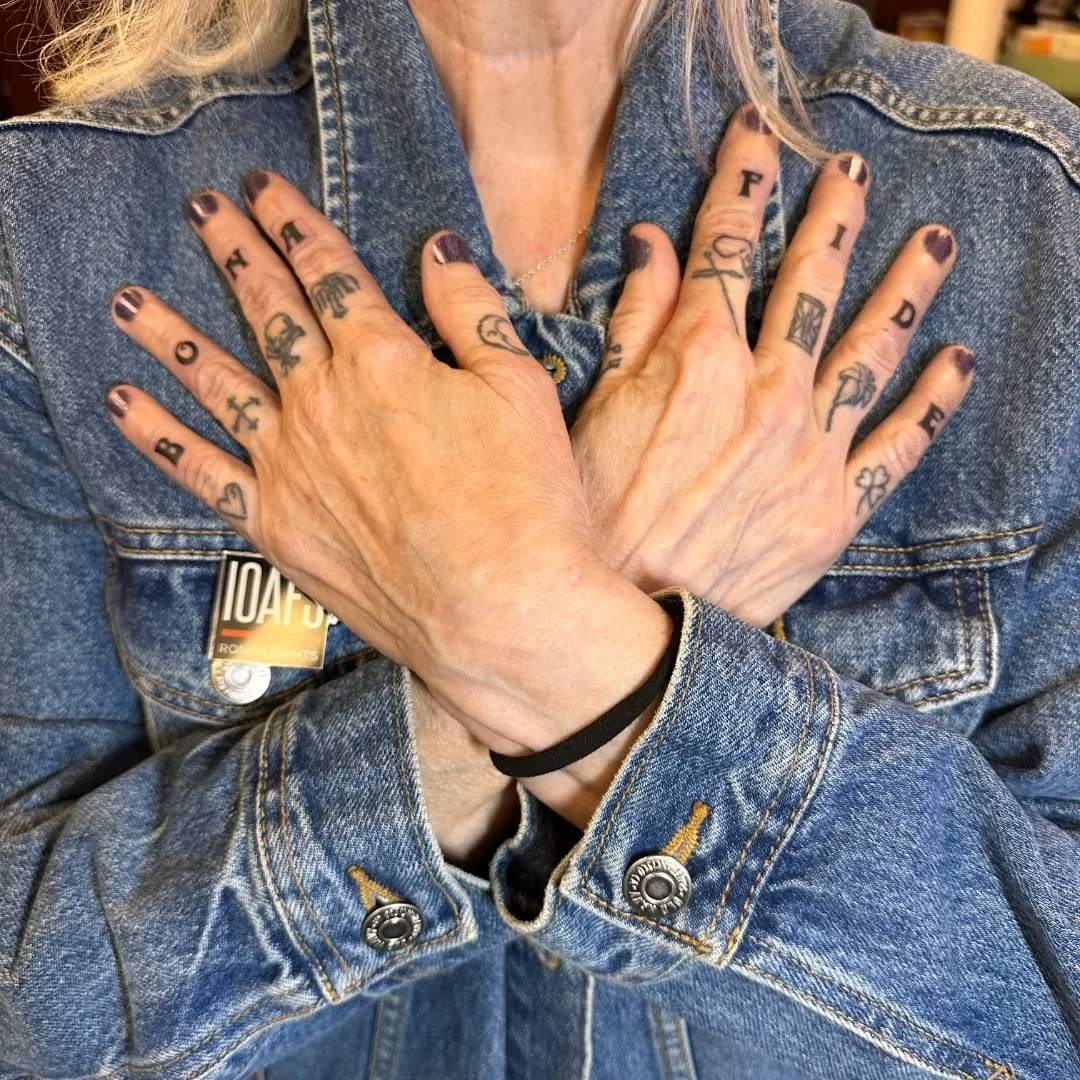 Jill @jillscustomsigns is s delightfully spooky! We love to see her. Bona-fide talent! 
Contact@roguetattoo.com
Follow @rogue_tattoopgh
#412 #tattooer #pgh #412tattooartist #tattooideas #tattoolife #tattoo #tattooshop