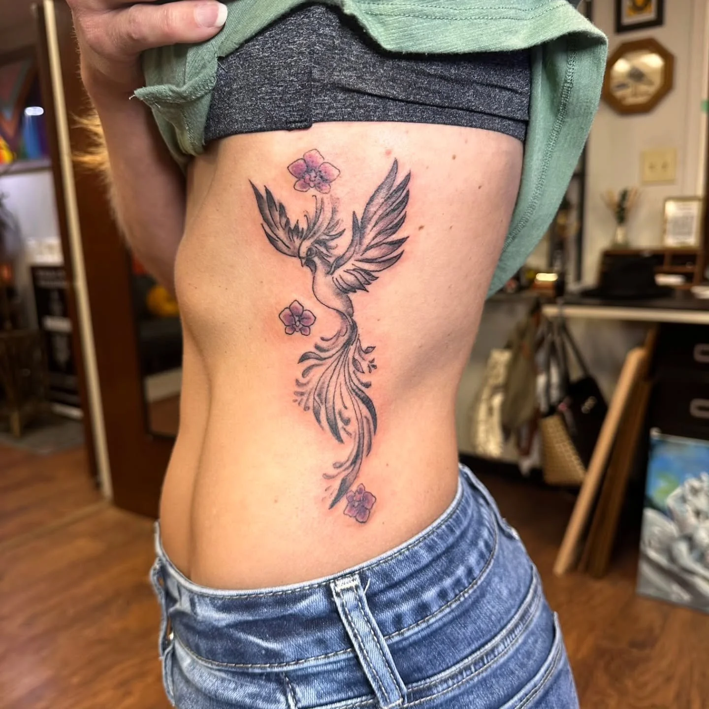 ✨ Fresh Ink Alert! ✨
We touched up Shelley's family triangles today, and added a bold, fiery phoenix that turned the whole piece into something truly powerful 🖤🔥

If you're interested in scheduling for this day, contact him at contact@roguepgh.com
