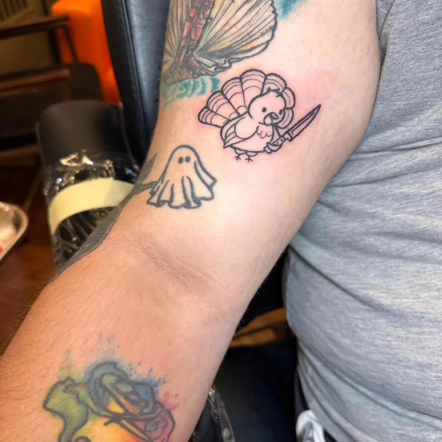 🖤✨ Tattooed Friends! ✨🖤
We tattooed a detailed lace cuff for Christian today and it turned out beautifully. Delicate linework with a bold impact, this one was a joy to create 🧵🖋️

 Got your own sick tattoo idea? Tell us about it at contact@roguep