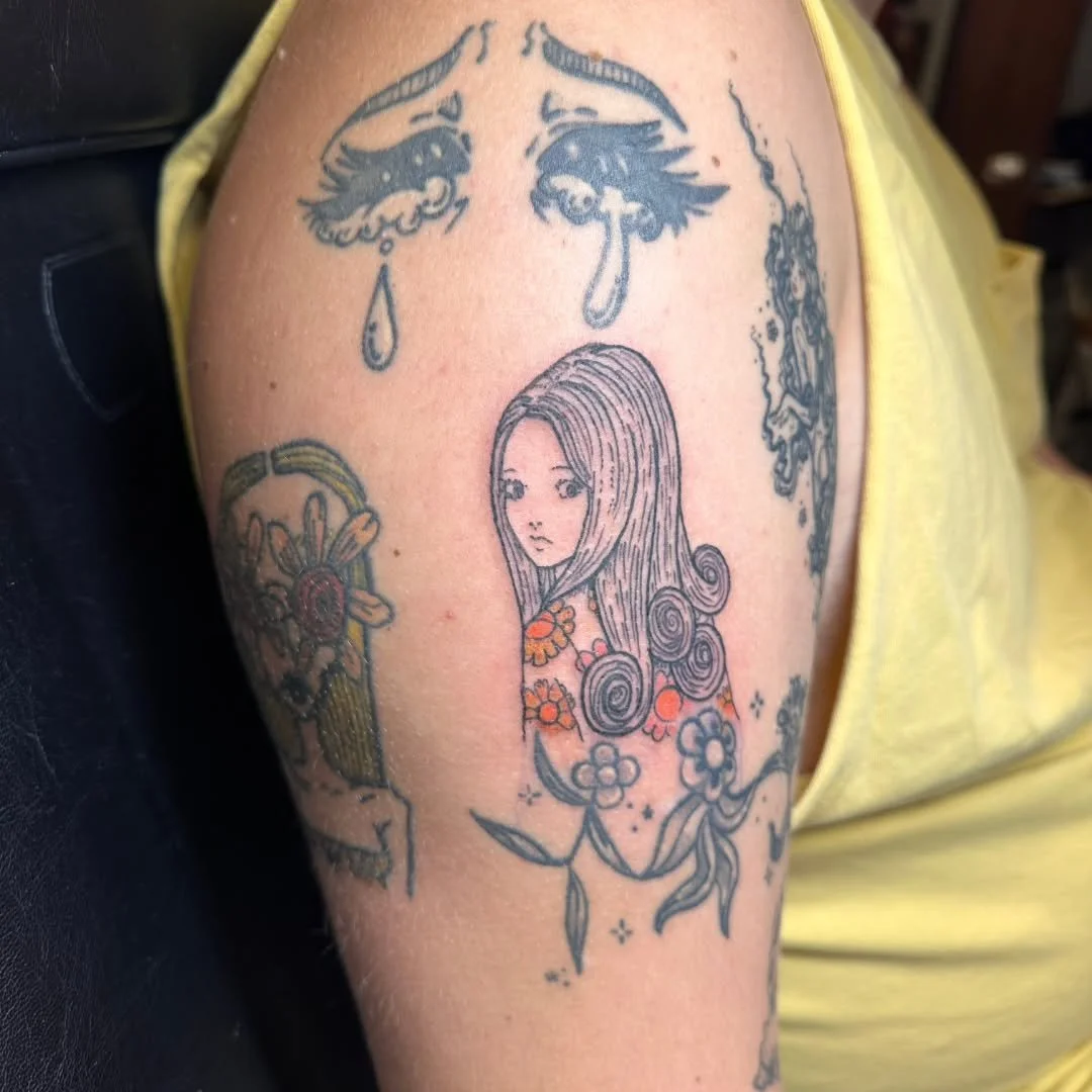 Bringing a little extra bloom to the studio! 🌸✨

We had the absolute pleasure of tattooing DJ with this adorable "flower lady" design. There is nothing quite like blending botanical beauty with a touch of character, and this piece turned o