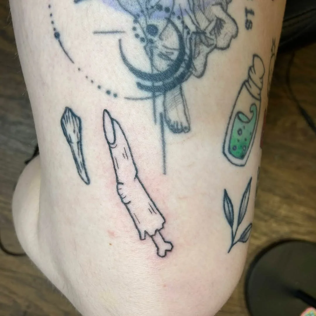 Summer is blazing and Izzy is throwing down a special walk-in day this Friday, June 26th starting at 3:30! ☀️🔥 If yinz have been itching for some fresh ink, clear your schedule. Her flash is priced at an absolute steal between $60 and $80 depending 
