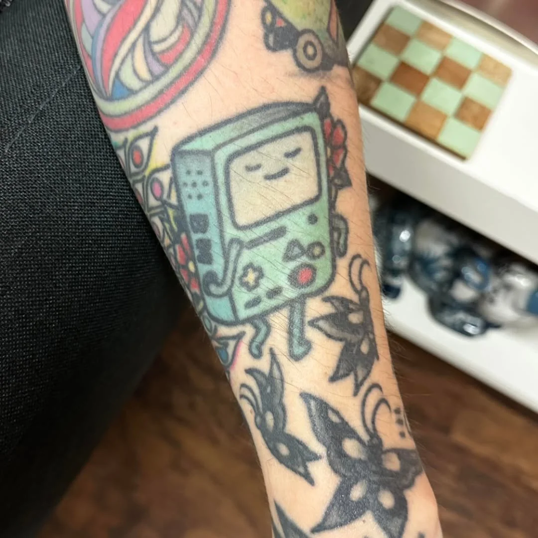 Sometimes, it&rsquo;s not really about looking forward, sometimes you just gotta look back on the things that led you here. This 10 year healed Beemo is a prime example, still as colorful, distinguished, and adorable as the day it was inked! 🕹️👾🌈
