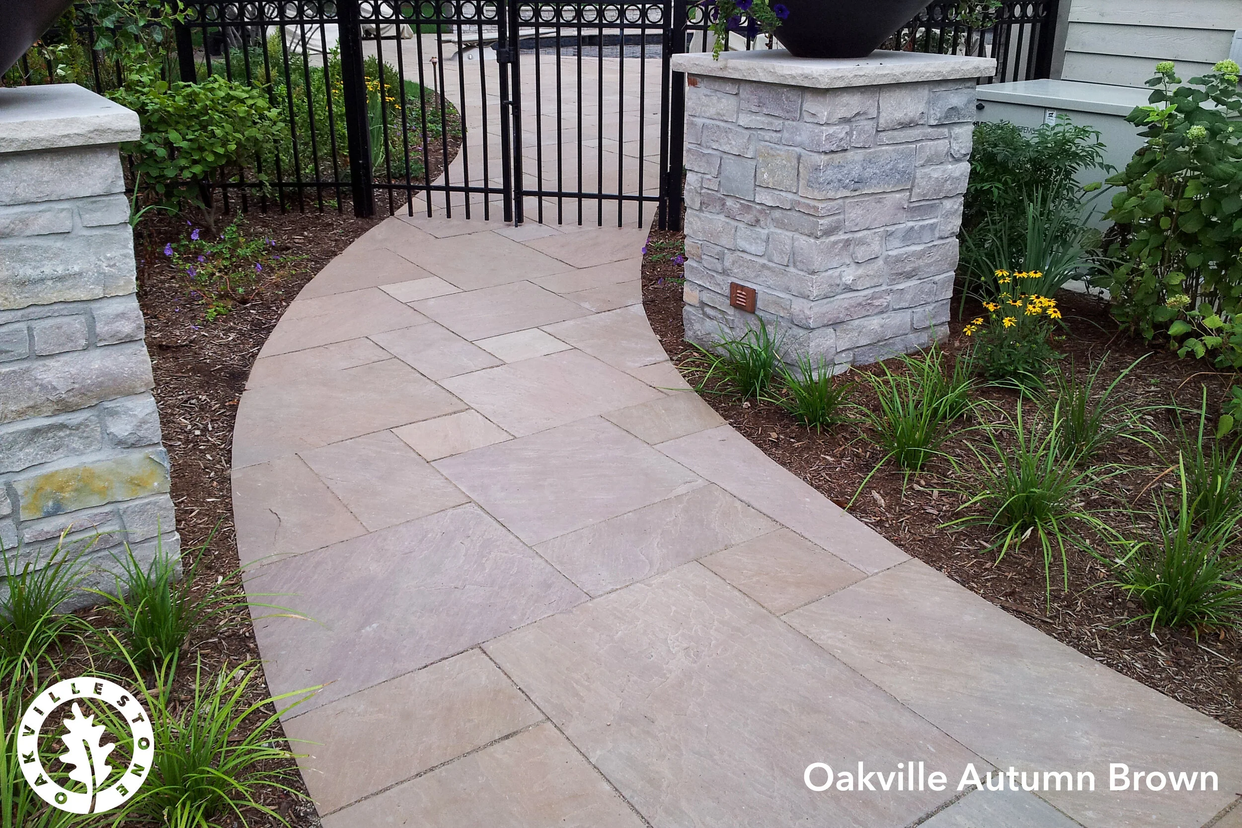 Oakville Autumn Brown is available at mr. bin inc. our store is in a convenient location to provide the best experience for our clients. Best place to find Oakville stone pavers near Markham, Scarborough and all of GTA.