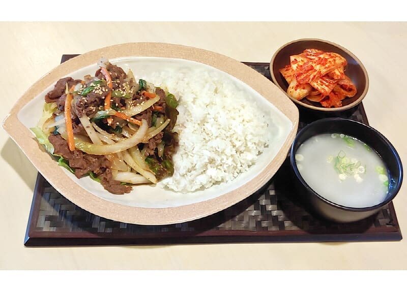 Bulgogi Meal👍

Marinated beef with vegetables. Includes rice and a side soup.

#koreanfood #koreanrestaurant #myungdongnoodleshabushabu #tteokbokki #dumplings #shabushabu #noodle #bulgogi #healthy #vegetable #kimchi #canada #mississauga #명동칼국수샤브샤브 #