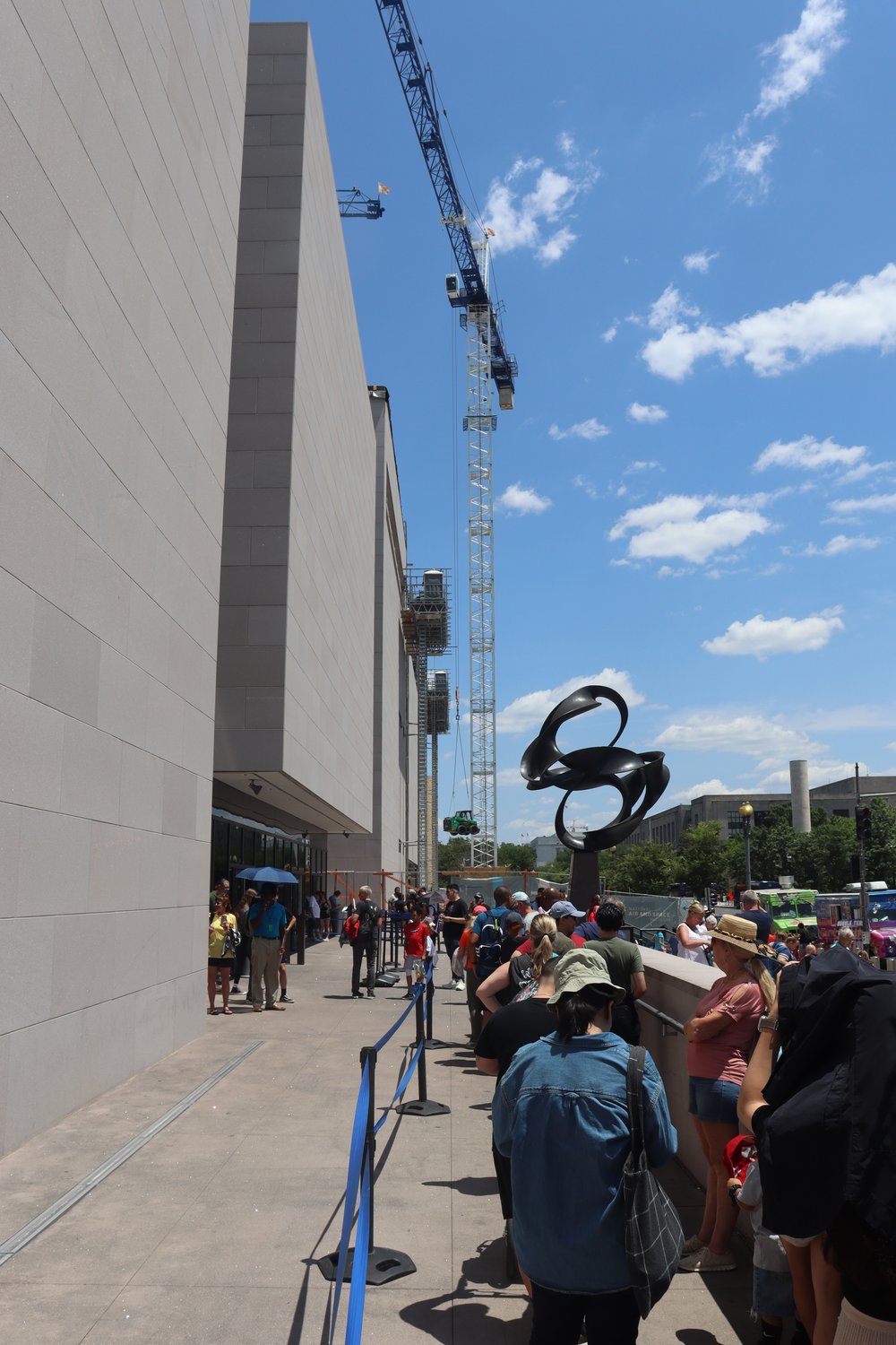 Long line at the Air &amp; Space Museum.