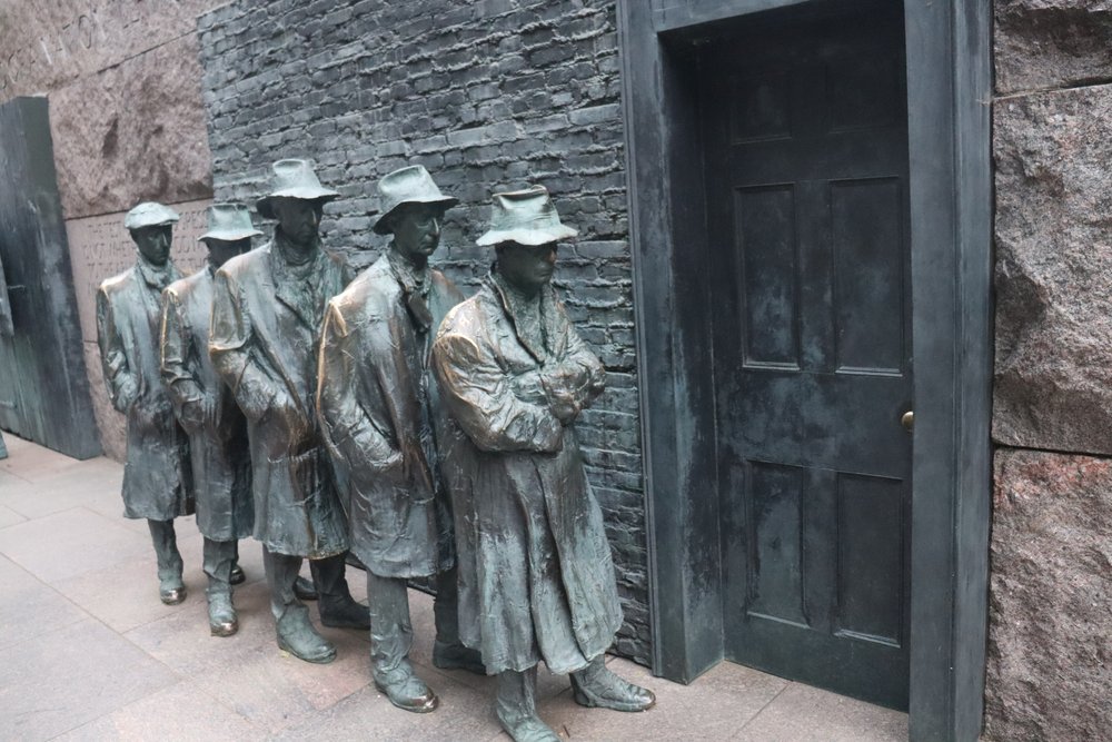 People lining up for food during the depression.