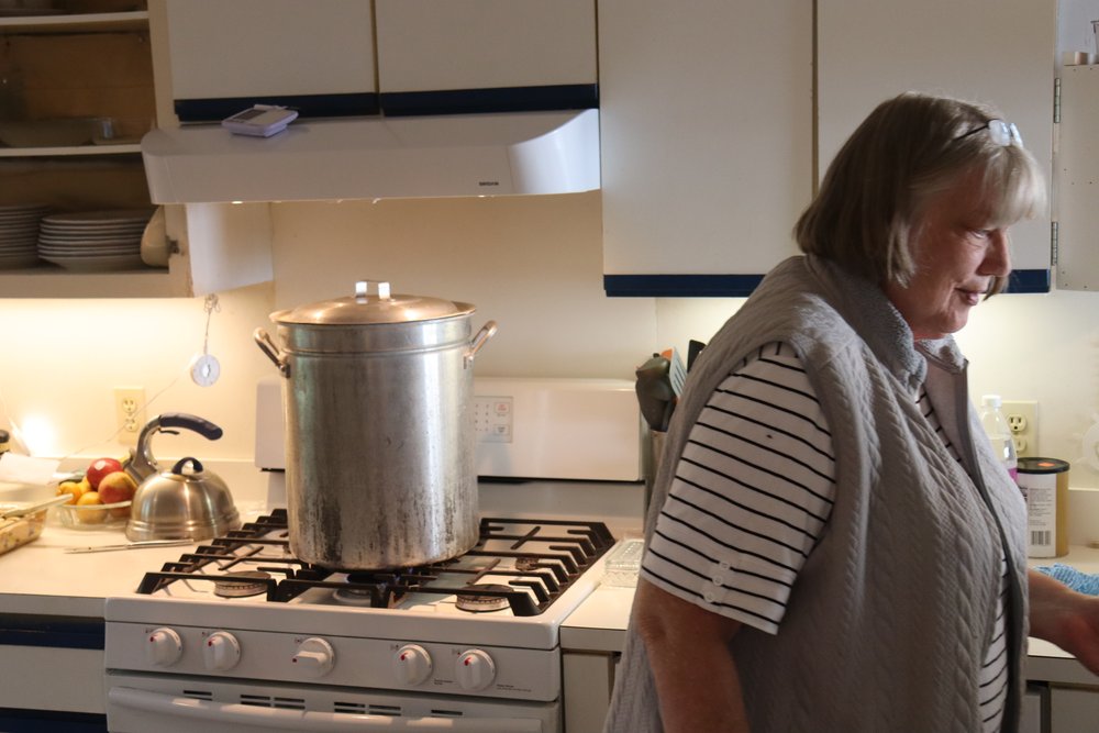 Ellen boiling the lobsters for dinner.