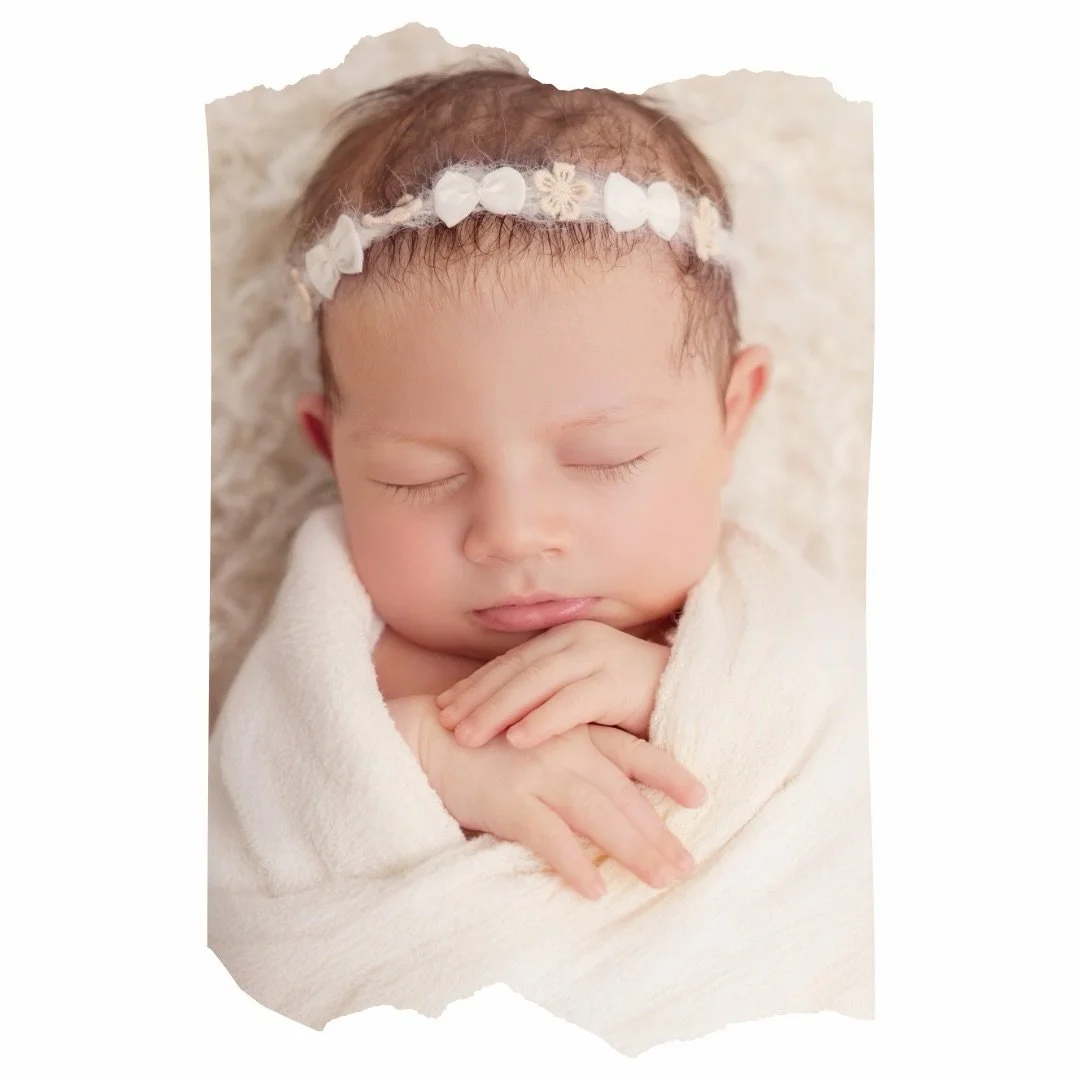 Nothing sweeter than a newborn resting on soft textures. These cozy layers help create timeless, gentle images you&rsquo;ll treasure forever 🤍🧸 #TampaNewbornPhotographer#tampaphotographer #inhomesession #inhomenewbornsession