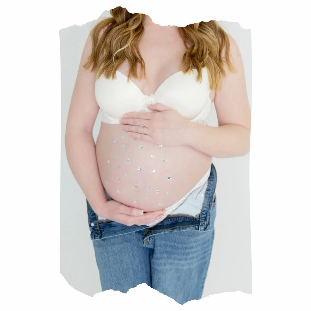 Can we talk about how cute this jeweled bump is? 🤍 Love this trend so I had to try it out 💎
#MaternityPhotography #BumpStyle #MaternityInspiration #JeweledBump #StudioMaternity