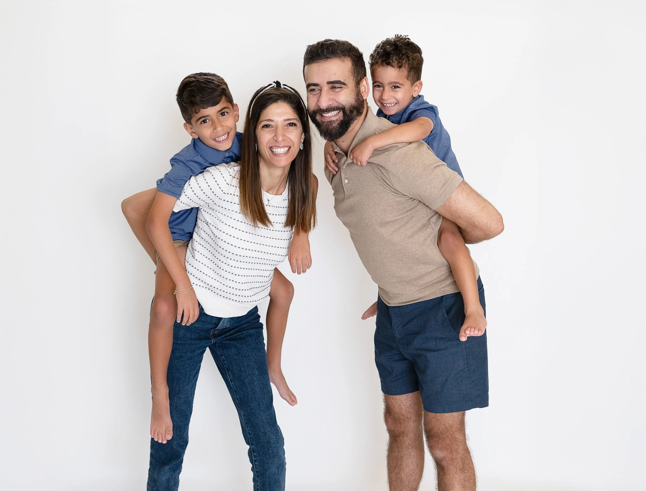 Alexa Machado Photography | In-Home Lifestyle Photographer for Natural, Authentic Moments
Capture real life as it happens with cozy, in-home photography sessions designed for families, couples, and newborns.