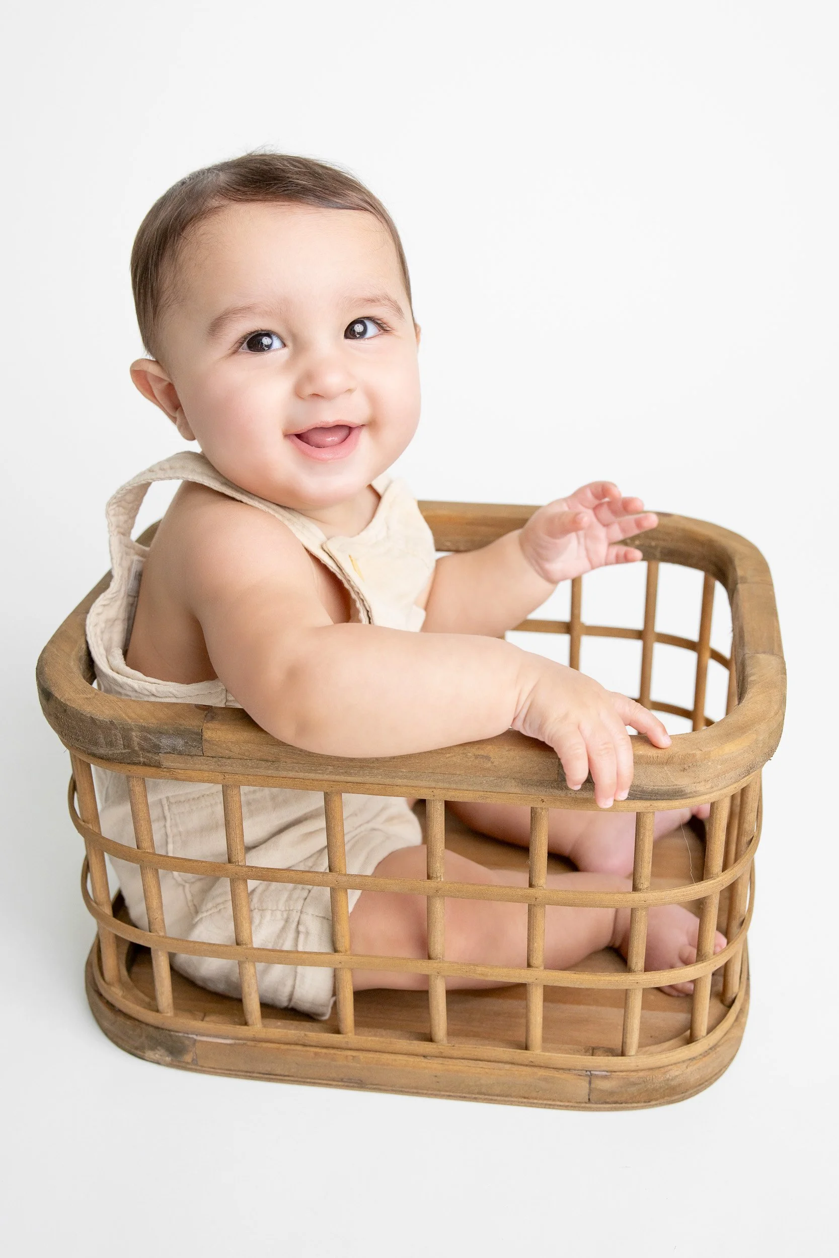 6-month sitter milestone photography session in the comfort of your home