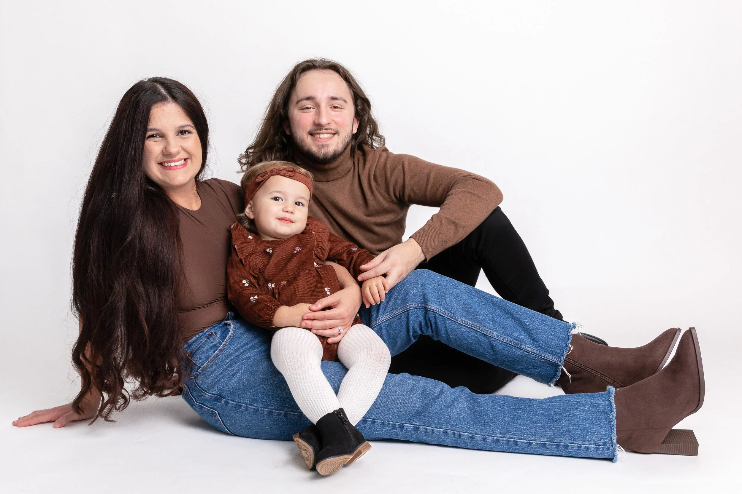 Alexa Machado Photography | Cozy At-Home Photography Sessions That Tell Your Story
From newborn snuggles to everyday family life, your home becomes the perfect backdrop.