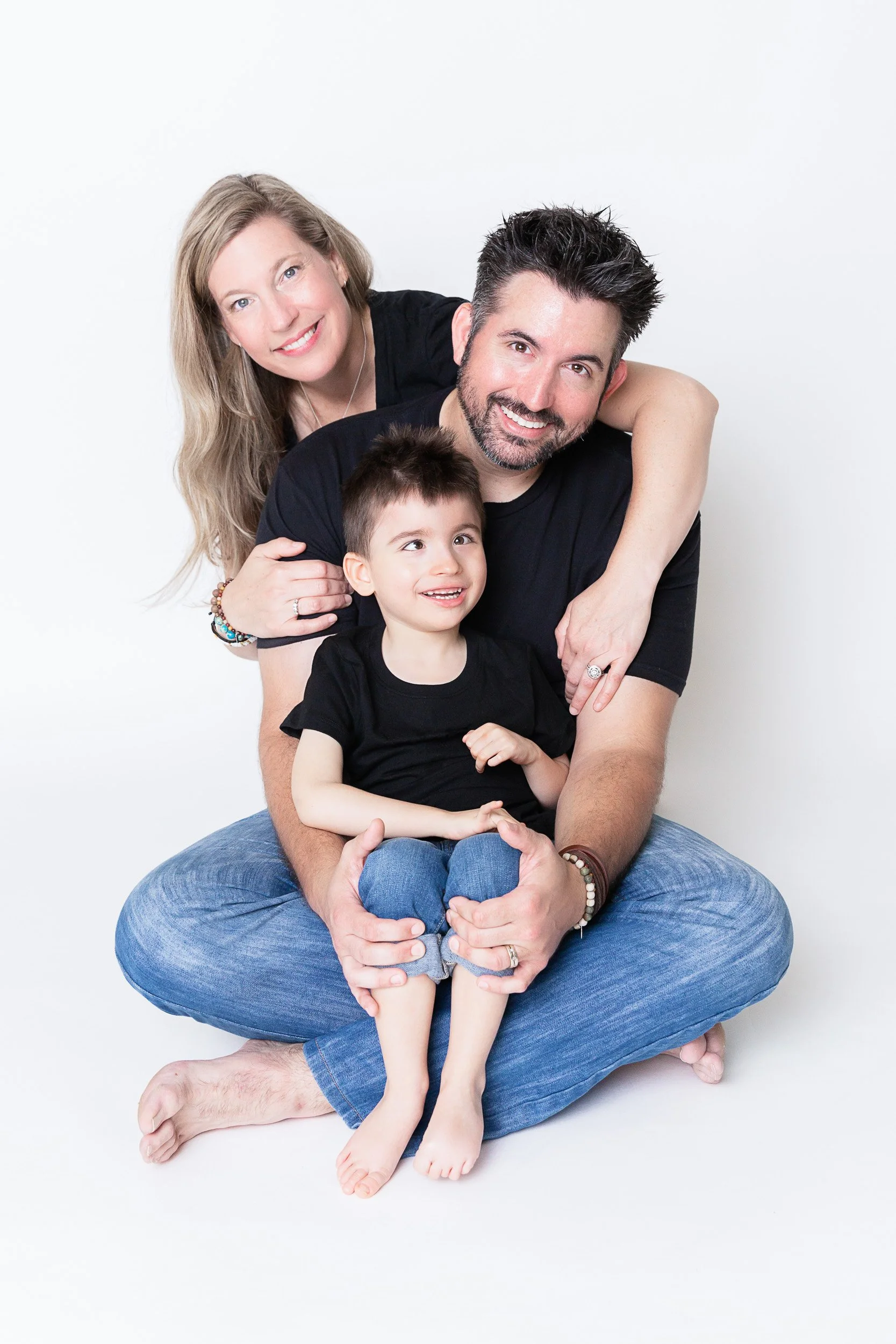 In-Home Lifestyle Photographer in Florida | Alexa Machado Photography for Warm, Natural Images
Creating timeless photos using natural light and real connection—right where your life happens.