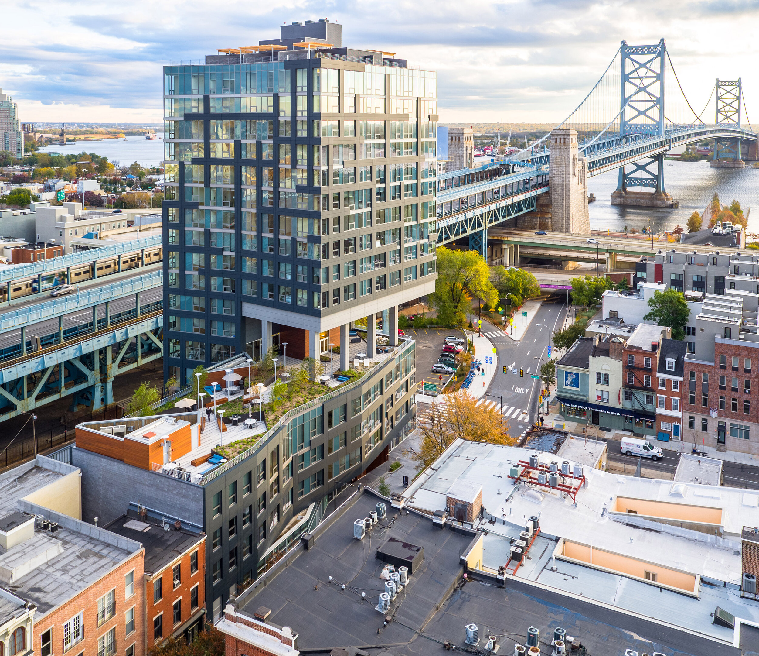 06-GLUCK+-Bridge_Philly-by-Drone.jpg