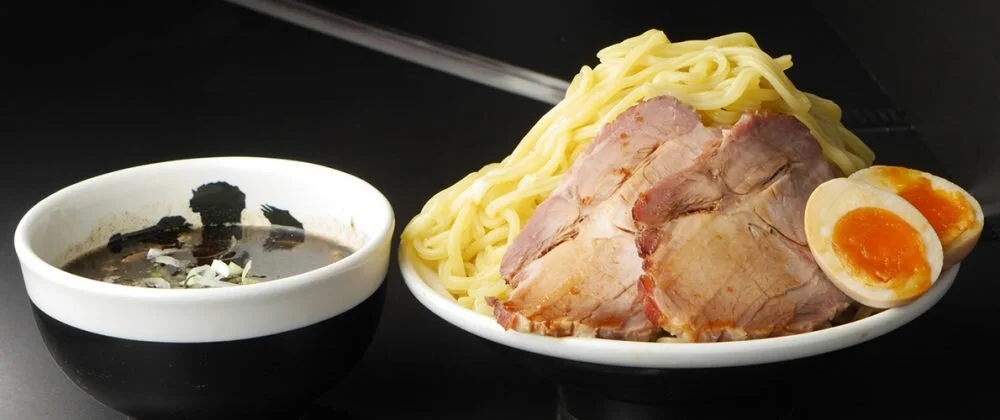 Menya Musashi’s springy noodles await their dip in a garlic broth. PC: Menya Musashi