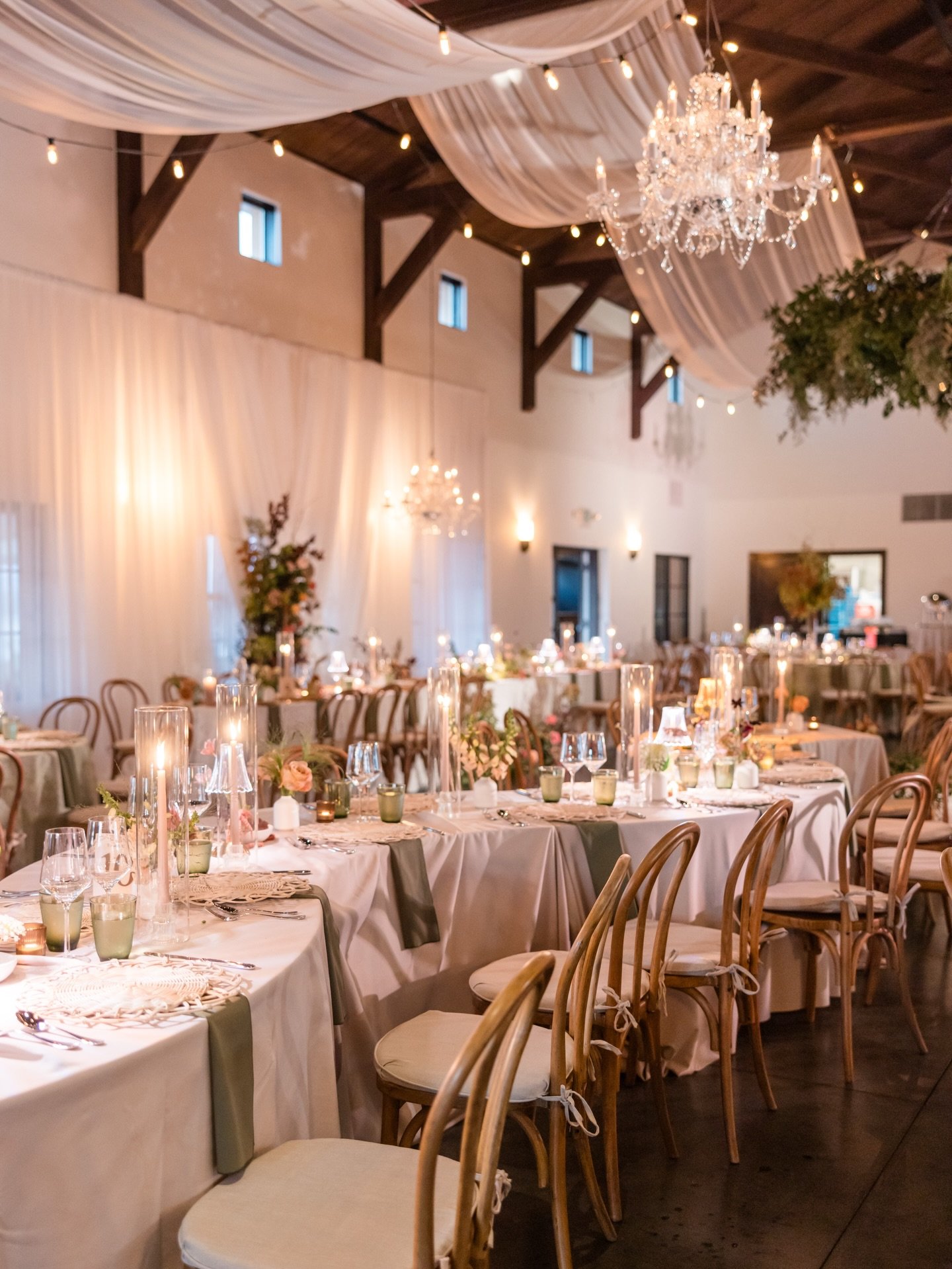 8 rounds of linen reviews and a lot of trust later&hellip; seeing our dream wedding come together was pure magic. ✨ (Swipe to slide 2 for the &ldquo;before&rdquo;!)

As a planner, these 3 tips were the key to finally turning off my &ldquo;work mode&r