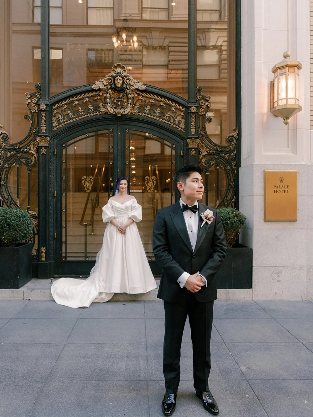Happy 2nd Wedding Anniversary, Andrew &amp; Des! 🥂✨

A first look at the iconic @palacehotelsf was the ultimate move. Its timeless elegance perfectly matched SF City Hall, their ceremony venue.

Thinking of following in their footsteps with a ceremo