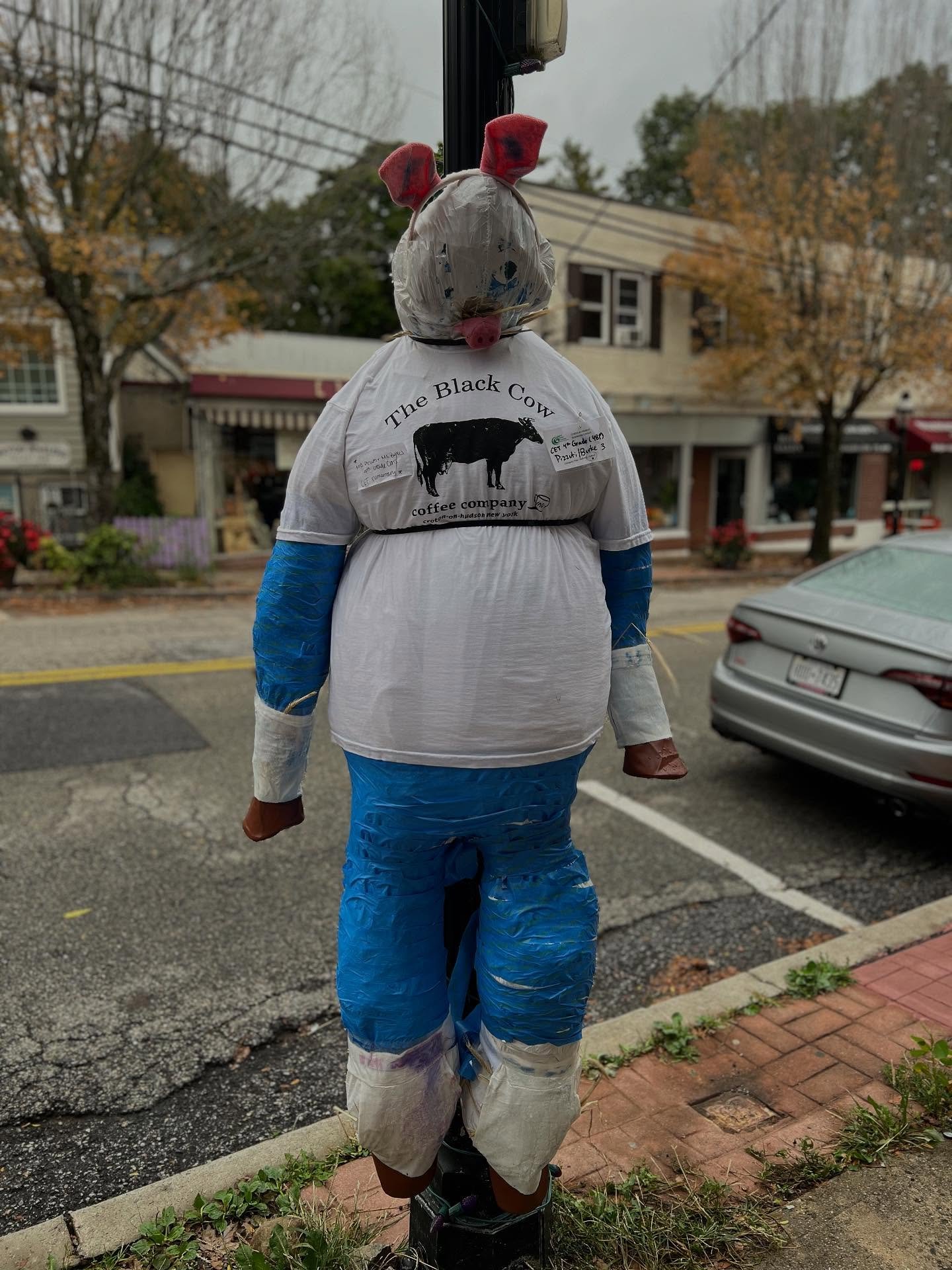 We noticed all the homemade scarecrows outside from CET students but it took us a minute to notice this one!! We love it so much!! 🤣☺️😉🐮🖤 #happyhalloween #spookyseason
