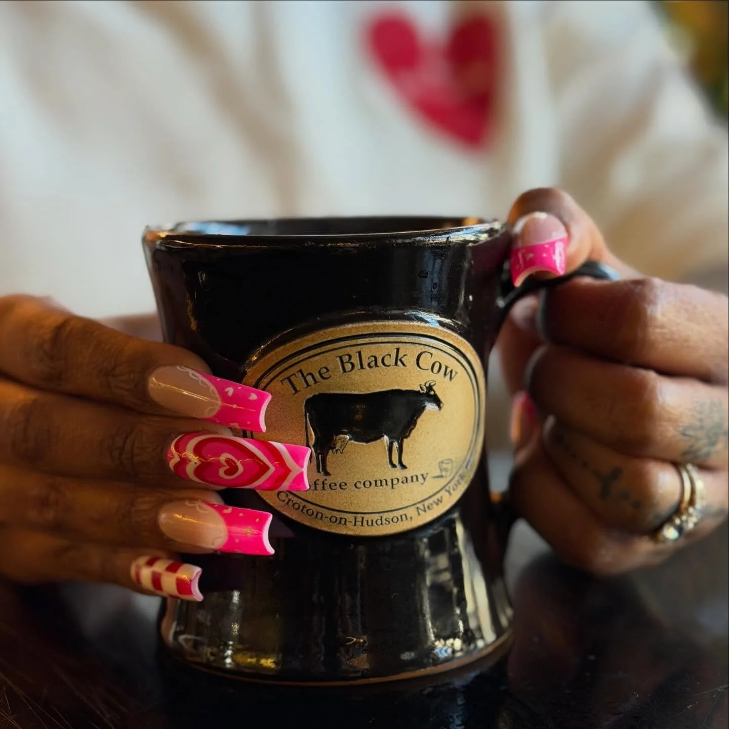 ❤️Will you be our valentines? It turns out people love good coffee, as much as they love stunning nails.☺️ Happy Valentine&rsquo;s Day. -  xoxo The Cow

💅: @ros.symendez