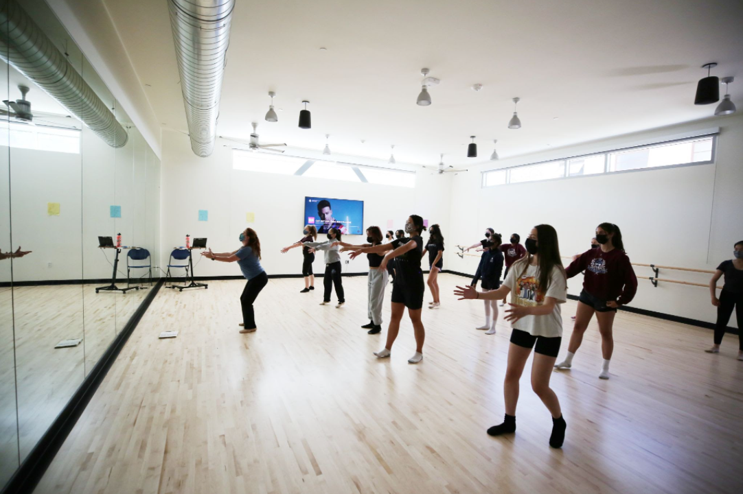 Dance Program: En Pointe