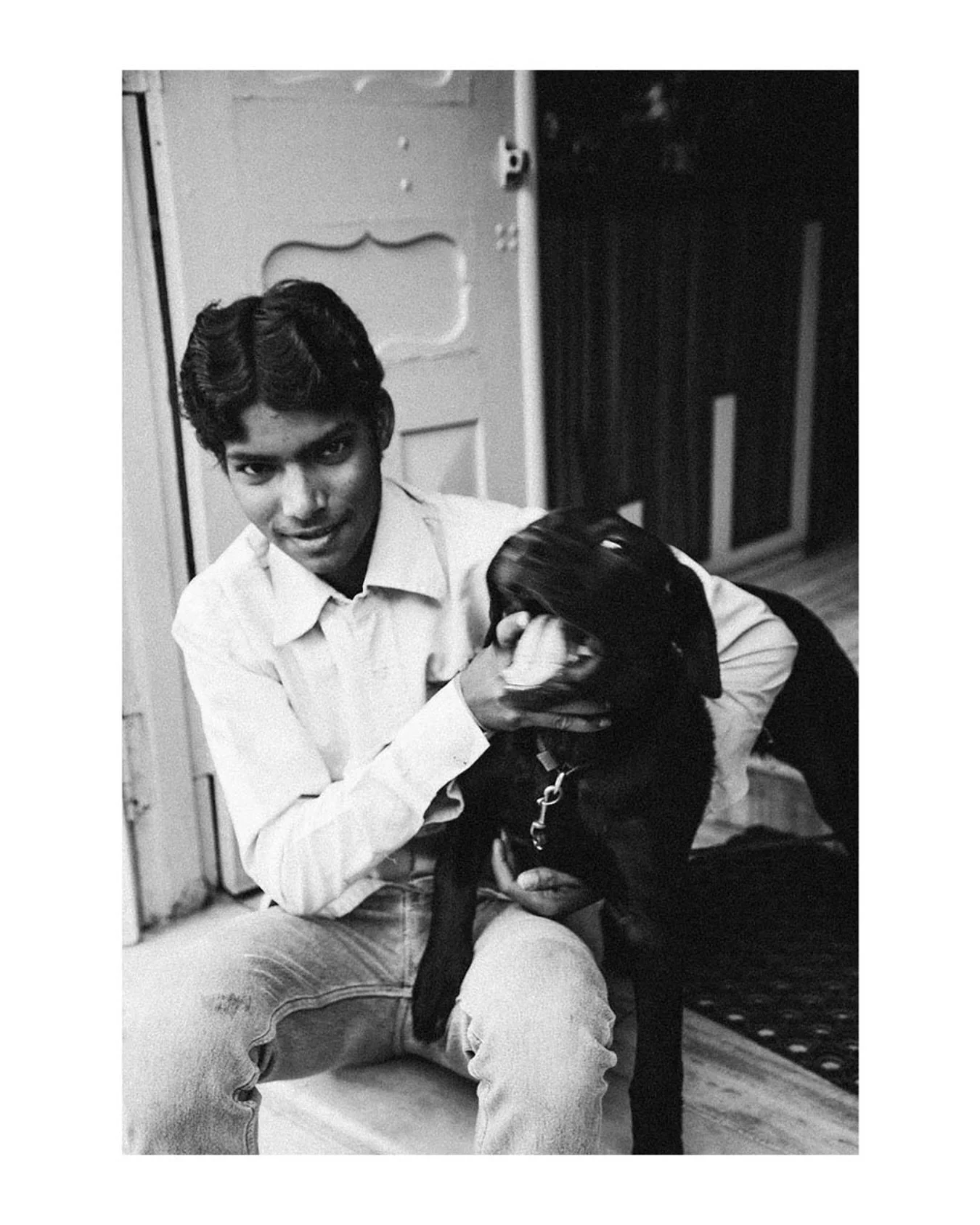 Perro negro
Retratos callejeros

&copy;davidvilanova

#streetphotography