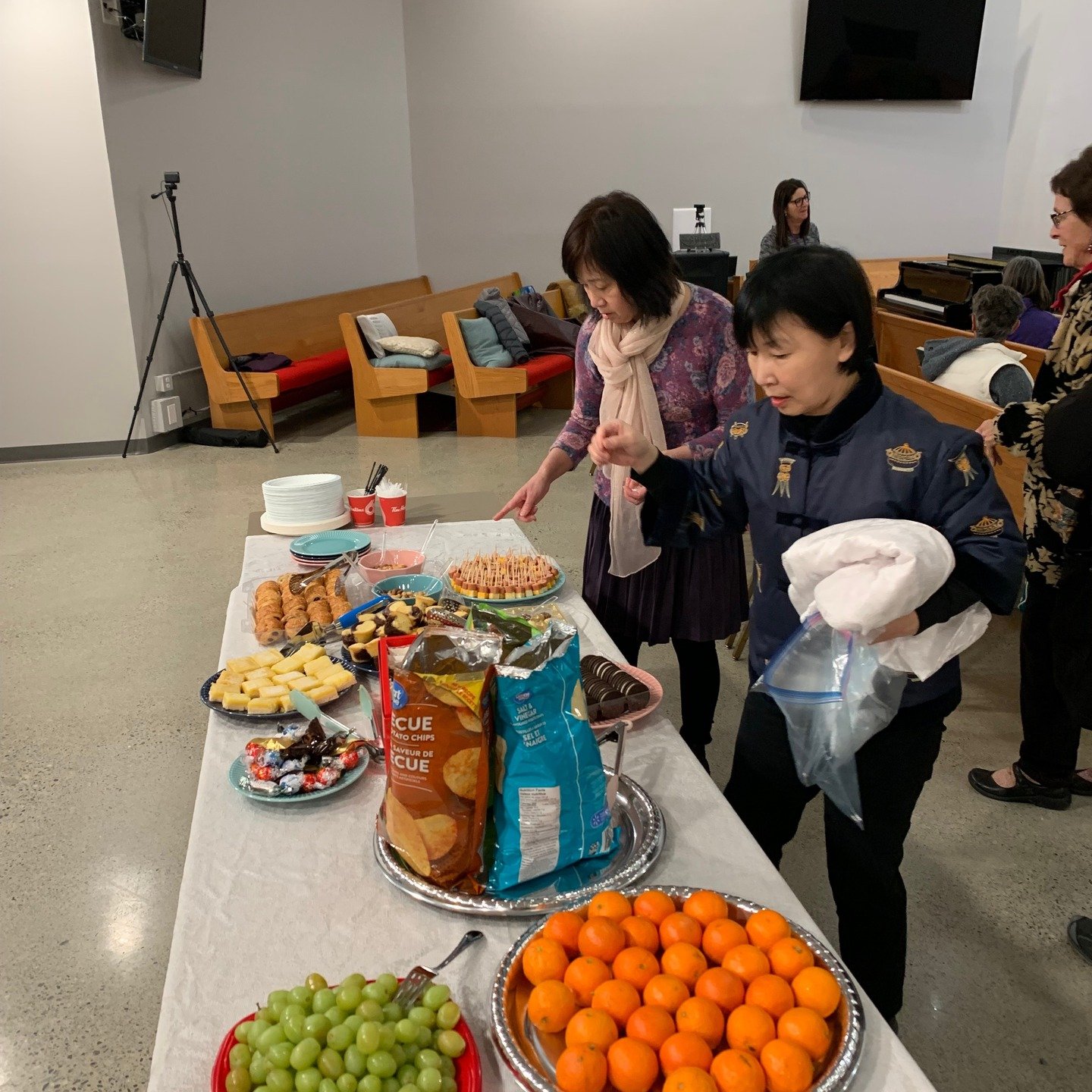 To celebrate the Lunar New Year, our director taught us a little song as our warm up.... and we also had a wonderful social during our break. Who new rehearsals could be such fun! 🎶
