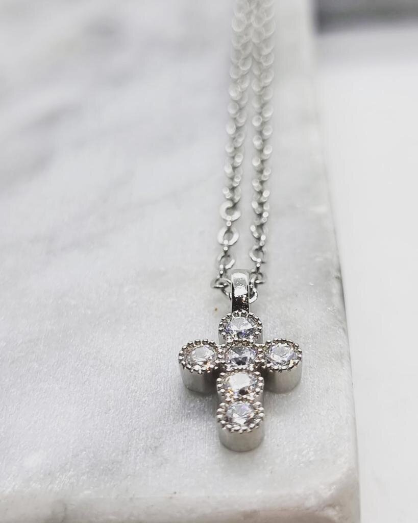 Crystal Cross Choker Necklace Silver CZCross Necklace Choker Vintage Crystal  Cross Necklace Sparkly CZ Necklace Jewelry for Women and Girls | SHEIN USA