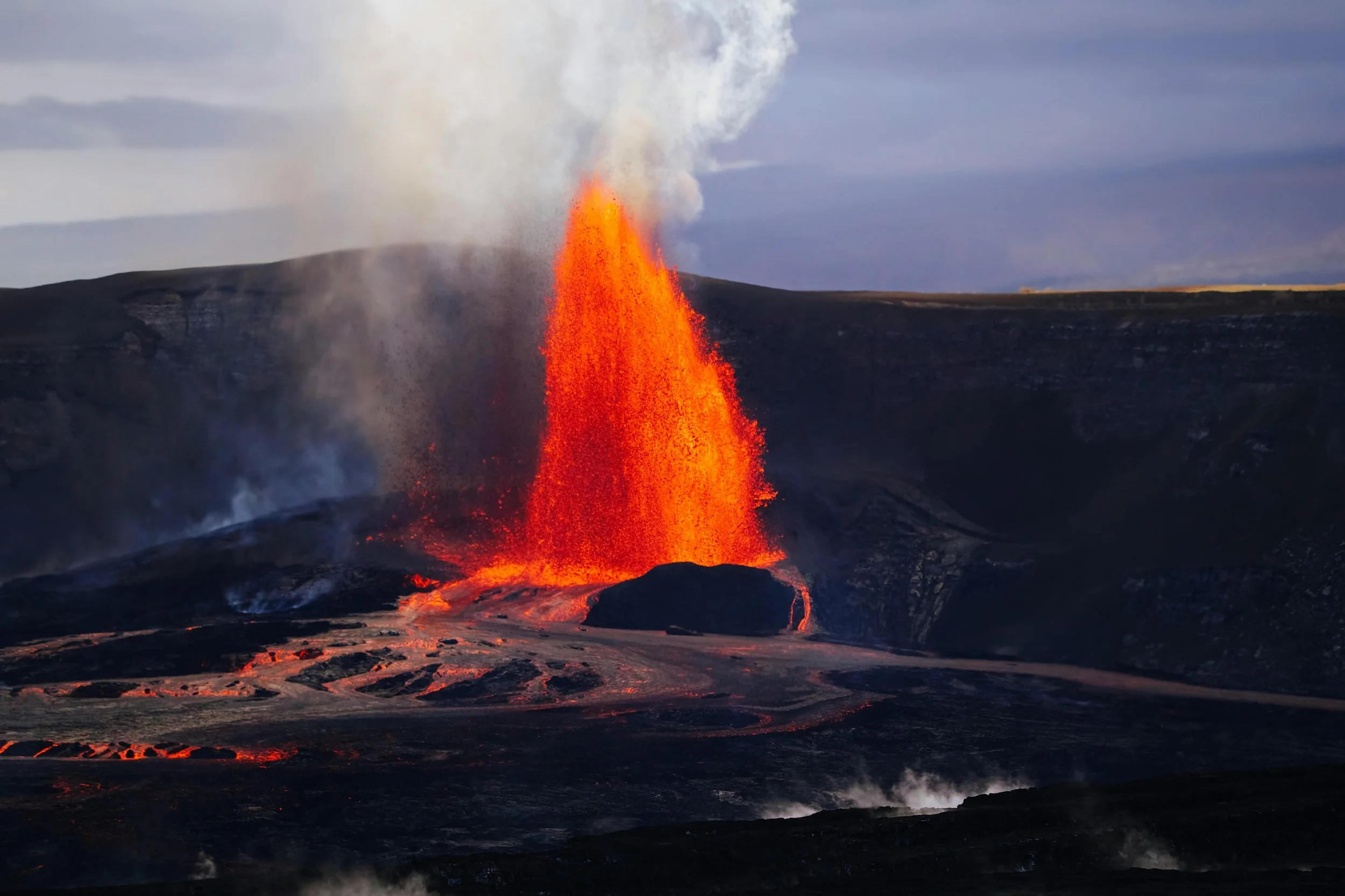 free-photo-of-dramatic-lava-eruption-at-kilauea-volcano.jpeg
