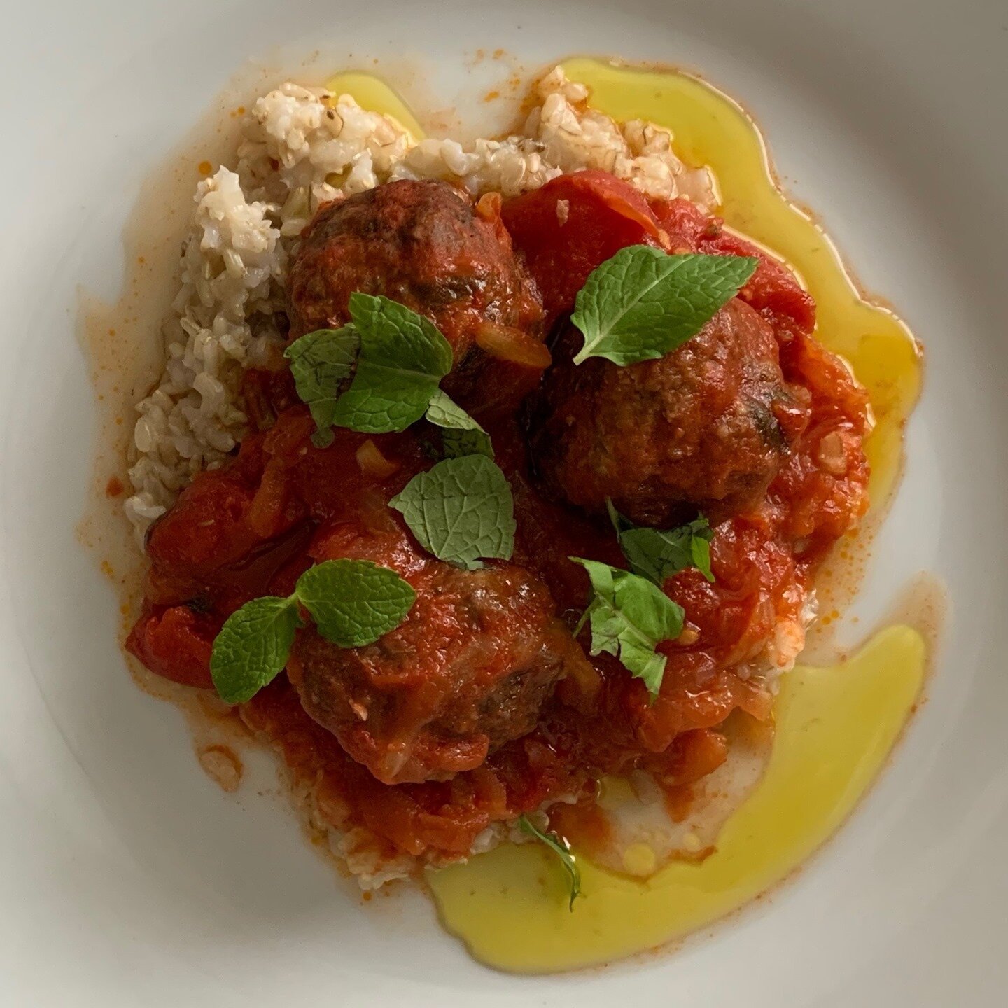 Mediterranean Meatballs Over Brown Rice ⁠
These heavily spiced meatballs simmered in a San Marzano tomato sauce pair nicely with a nutty brown rice. Brown rice provides more nutrients and fiber compared to white rice. I always choose a short-grain br