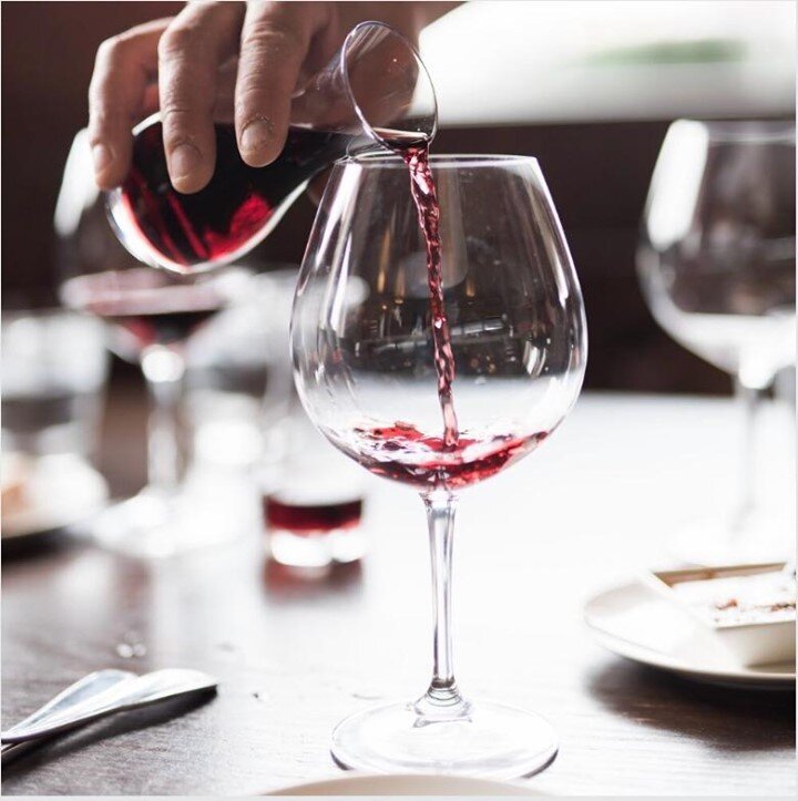 Ever feel confused on how to read a wine list? ⁠
Have no fear as I break it down the basics in my guide. ⁠
⁠
Tap the link in bio to learn more!⁠
⁠
#winelist # wine #nutrition #resveratrol #healthy