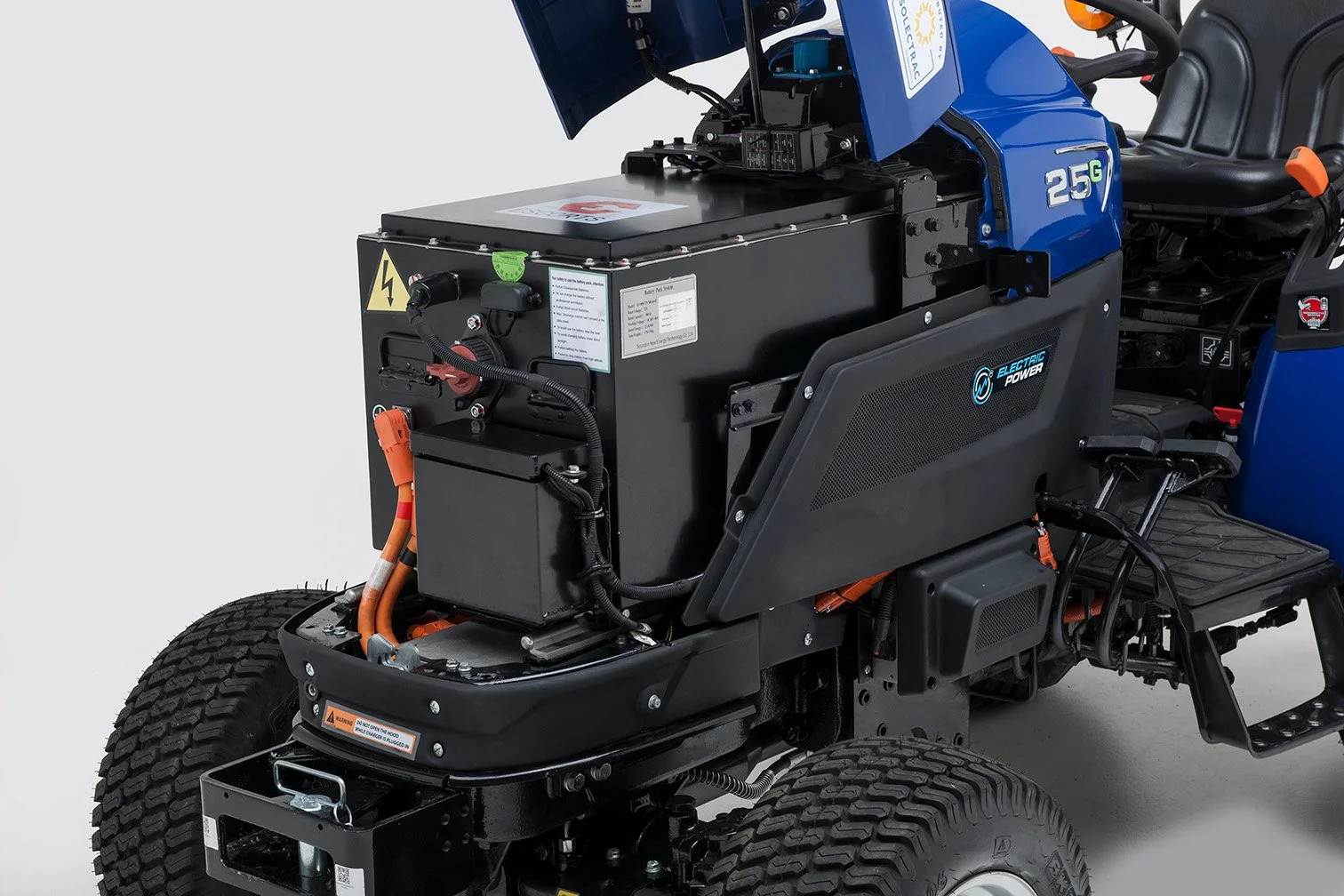 e25 Compact Electric Tractor — Solectrac