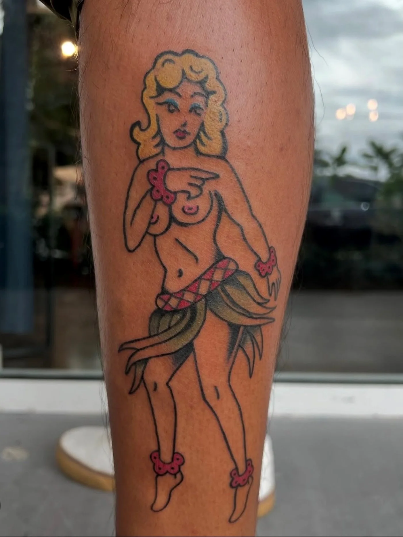 Sailor Jerry hula girl done by @cesxtattoos here at @darktattootattoo if you&rsquo;d like to make an appointment with Cesar, you can send him a message or email him directly at: tattoosbyces@gmail.com 
&bull;
Our shop opens at 𝟭𝟭𝗔𝗠 𝗧𝗨𝗘𝗦𝗗𝗔𝗬