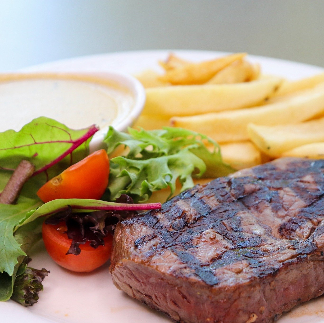 Every Thursday night, enjoy a 250g Porterhouse Steak with sides, plus a free house schooner, wine, or soft drink for just $25! 😍🥩

🔗 Learn more about our Bistro specials through our promotions page on our website.

#HellenicClubCanberra
*18+ only.