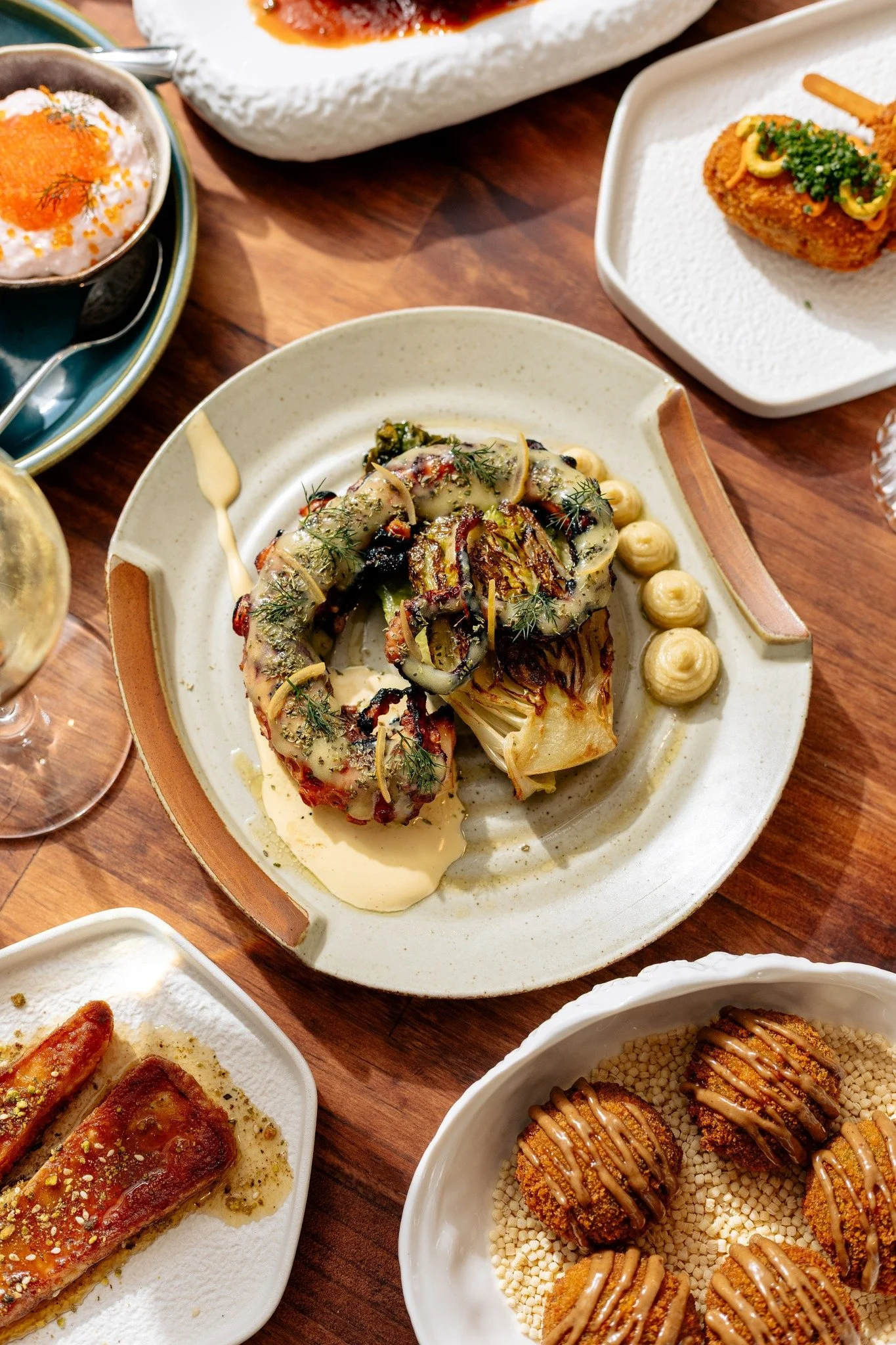 Celebrate this holiday season at Kivotos! 🎄🥂

Book your end-of-year party or event and enjoy a range of delicious Mediterranean-inspired dishes and warm hospitality - the perfect way to wrap up the year with your team, friends, or family 🥳

#Helle