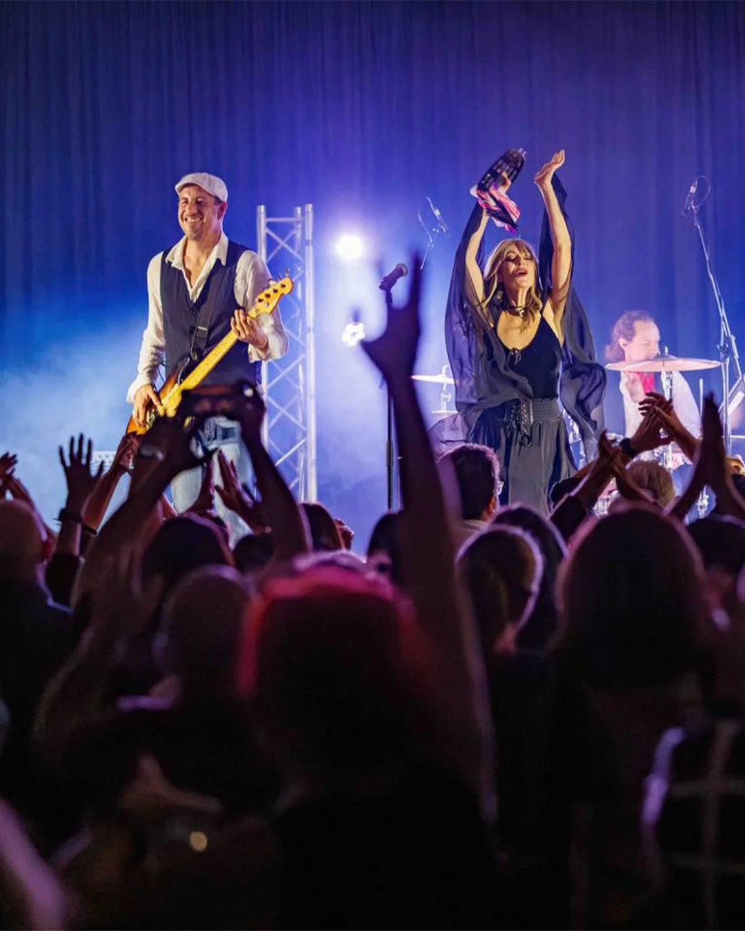 Step into the magic of Back to the Mac - The Fleetwood Mac Experience! A captivating tribute celebrating the iconic music and legacy of Fleetwood Mac ✨

This spellbinding performance brings together five exceptional musicians who capture the essence,