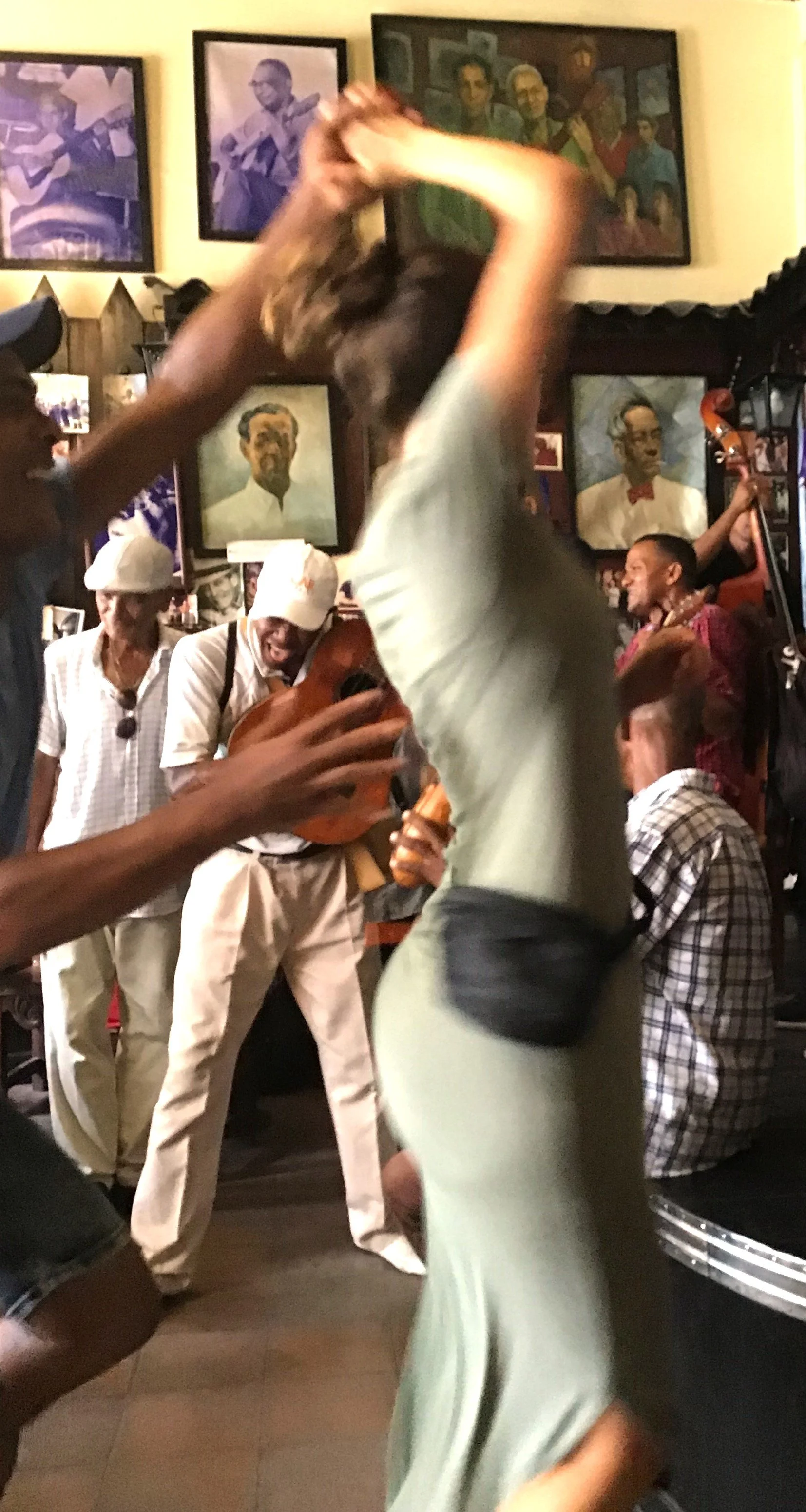 DANCIN' THE TROVA