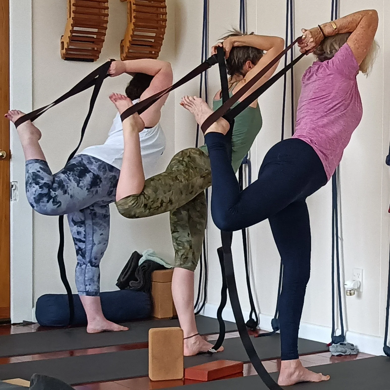 dancer pose 2.jpg
