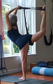 dancer pose 3.png