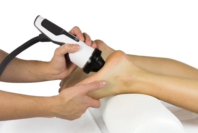 Shockwave Therapy vs Cortisone Shots for Plantar Fasciitis: What Runners Actually Need to Know