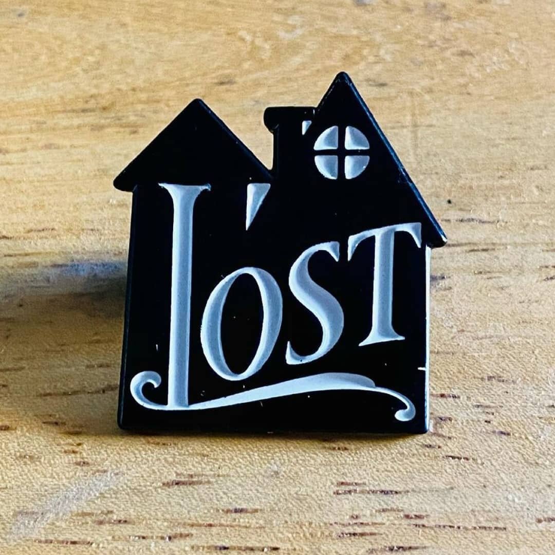 Reminder to head over to @raro_creations and check out the new Lost House pin as well as all of the other items the Pin Maker dropped last night during the show! And for a few more hours a part of the proceeds go to our gofundme!

#pins #raro #pinmak