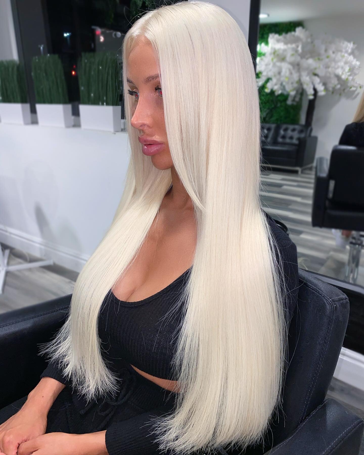𝐄𝐥𝐥𝐢𝐨𝐭 𝐂𝐚𝐟𝐟𝐫𝐞𝐲 𝐇𝐚𝐢𝐫 𝐒𝐢𝐠𝐧𝐚𝐭𝐮𝐫𝐞 𝐏𝐚𝐜𝐤𝐚𝐠𝐞💸
Colour correction + 250grams of our luxury hair brand @opulencebyelliotcaffrey in shade &lsquo;Snow&rsquo; 24&rdquo;. For all bookings and enquiries please call the salon on 012