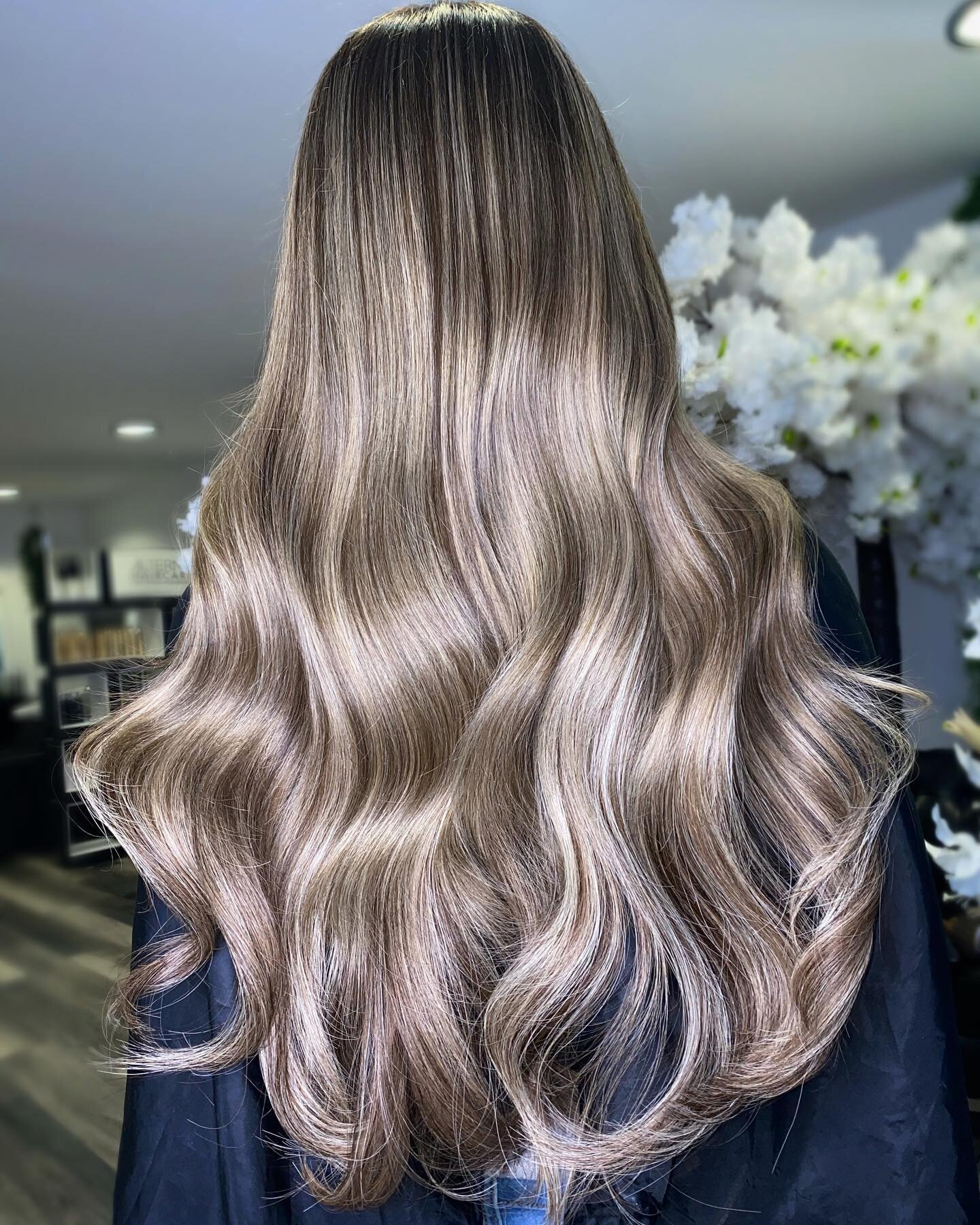 𝙗 𝙧 𝙤 𝙣 𝙙 𝙚 🤍 all the way from Scotland to come for her colour &amp; @opulencebyelliotcaffrey transformation. Using a mix of &lsquo;Hazel&rsquo; + &lsquo;Cara&rsquo; + &lsquo;Ash Cream&rsquo; 24&rdquo; Tape Attachment.

-
-
-
-
#ElliotCaffreyH
