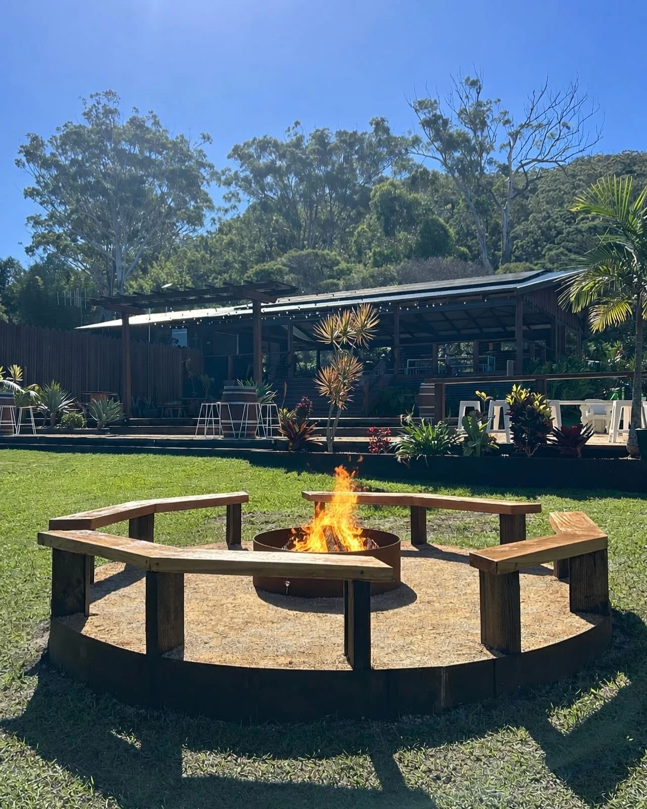 Wedding season ready! New fire pit, gardens are looking lush and we are ready for you to celebrate 🍾#crescenthead #midnorthcoastwedding #wedfest