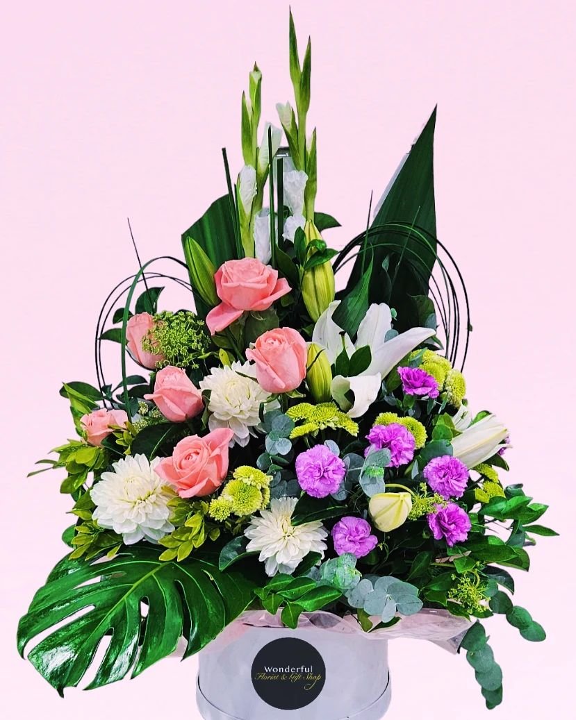 .
🌸 Celebrate the special women in your life with our stunning box arrangements! Whether it's for wifey, mum or grandma, our arrangements are the perfect way to show your love and appreciation.

💖 Order now to receive a 10% early bird discount! Thi
