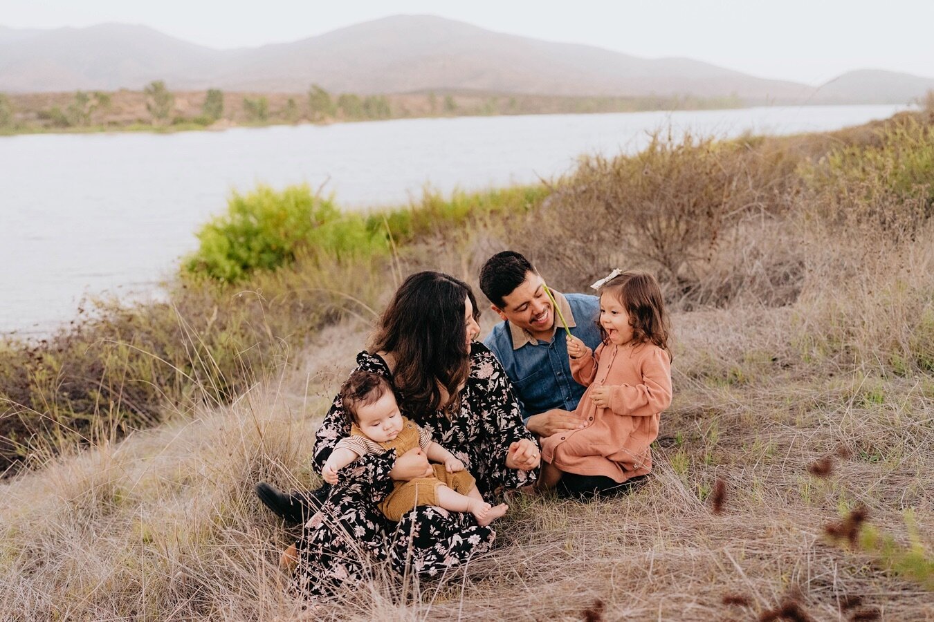 Thinking about this sweet family and these sweet moments 🥹✨

___
#familyphotography #sdfamilyphotographer #openfieldphotography #timelessphotography #sdphotographer