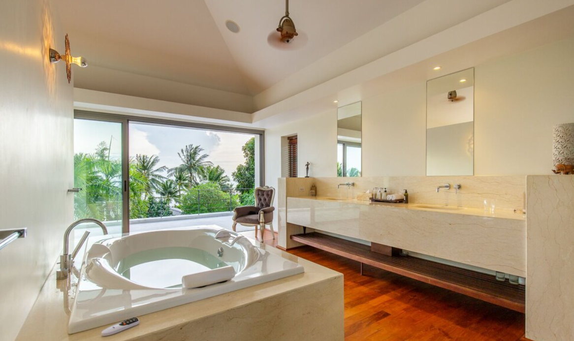 Baan ASAN main bathroom.png