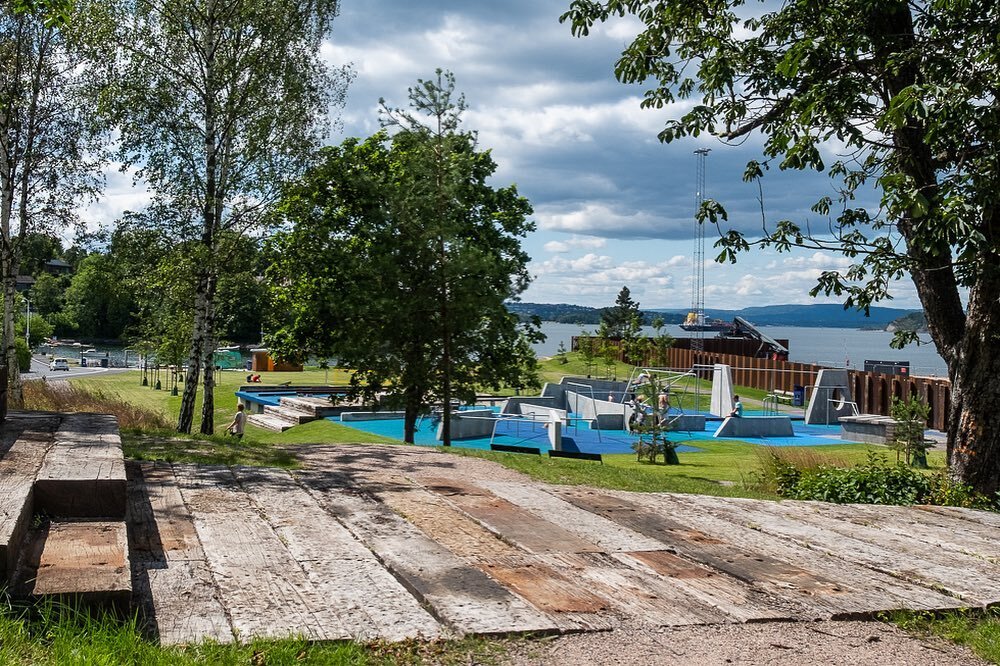 Insisting on an attention to detail without losing the overall vision, the Bekkelagsbadet project was truly a pleasure to be a part of 🙌🏽
.
With Oslo Harbor being deeply involved, elements and colors of industrial maritime history and heritage has 