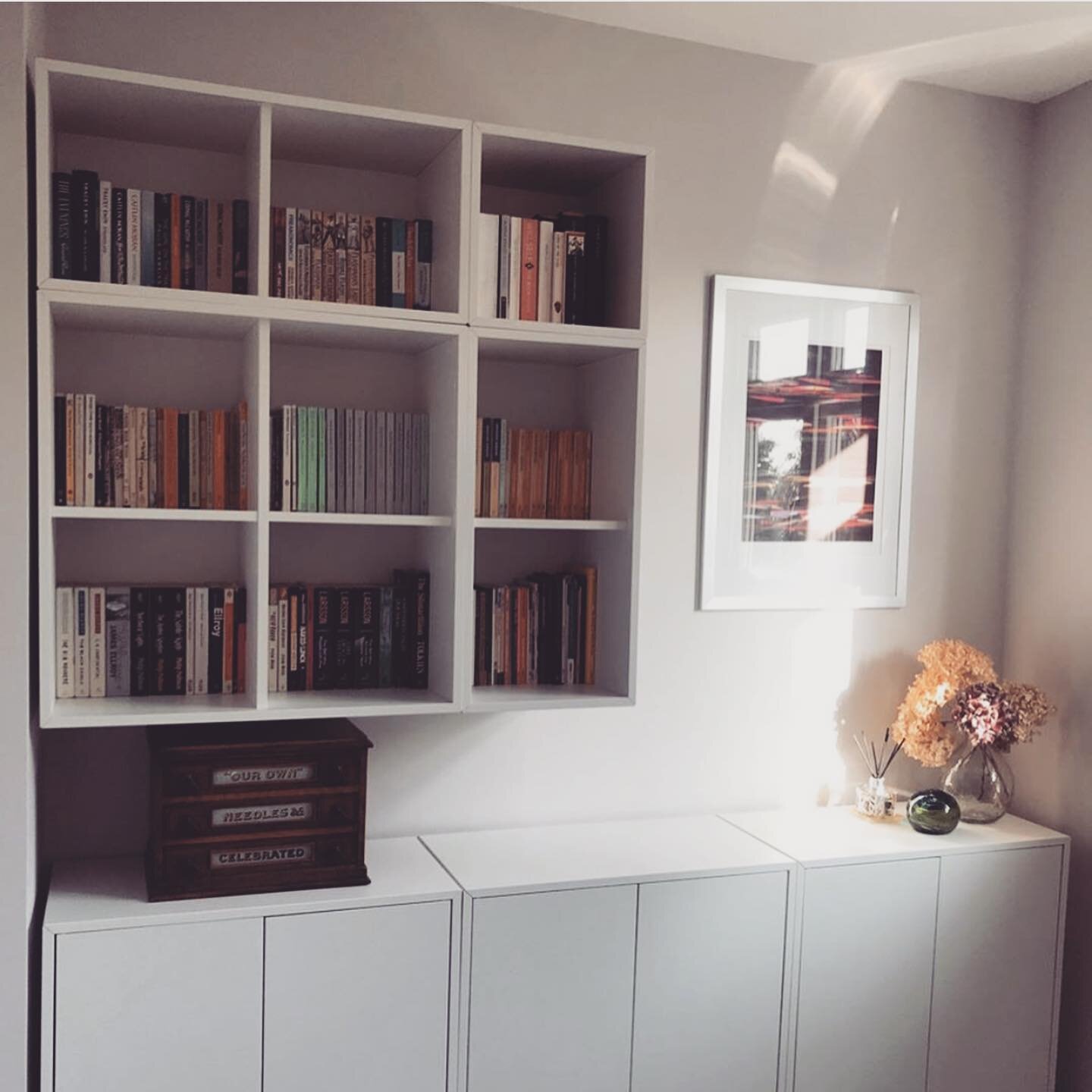 Throwback to a revamp project we did on a study. Main request was to renovate and reorder the cluttered study to create a more pleasant and more organised space for the (now essential) home office, on a modest budget. It now makes the perfect backdro