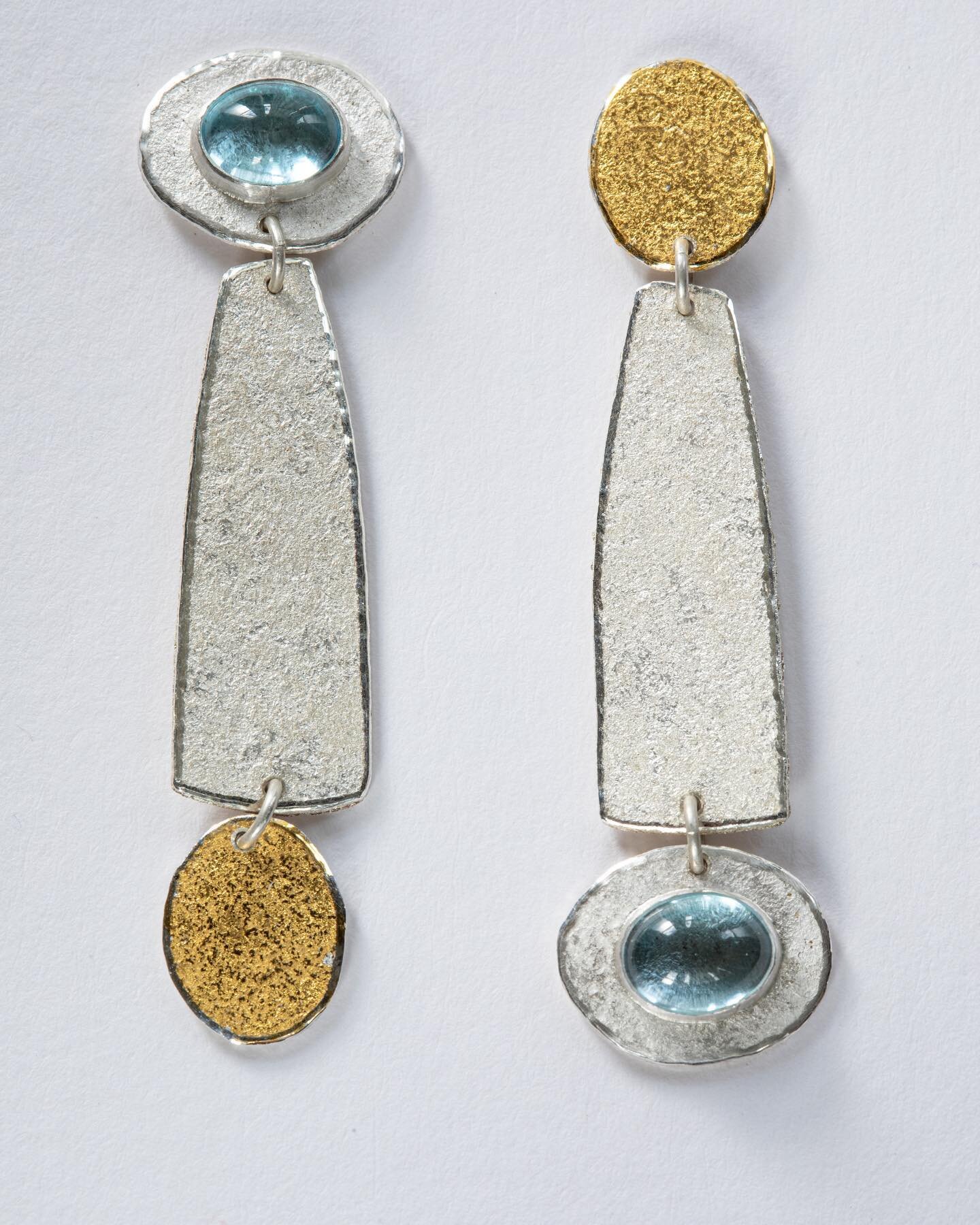 Summer Sky Gazer&rsquo;s Earrings just found a new home at #Lustre23 @lakesidearts 

Here until 4pm&hellip;
💙
💙
💙

#OneOfAKind
#Commission
#BuyIndependent
#JoMcAllisterJewellery 
#GoldLeaf
#Silver
#JewelNarratives
#TexturedJewels 
#ArtJeweller
#St